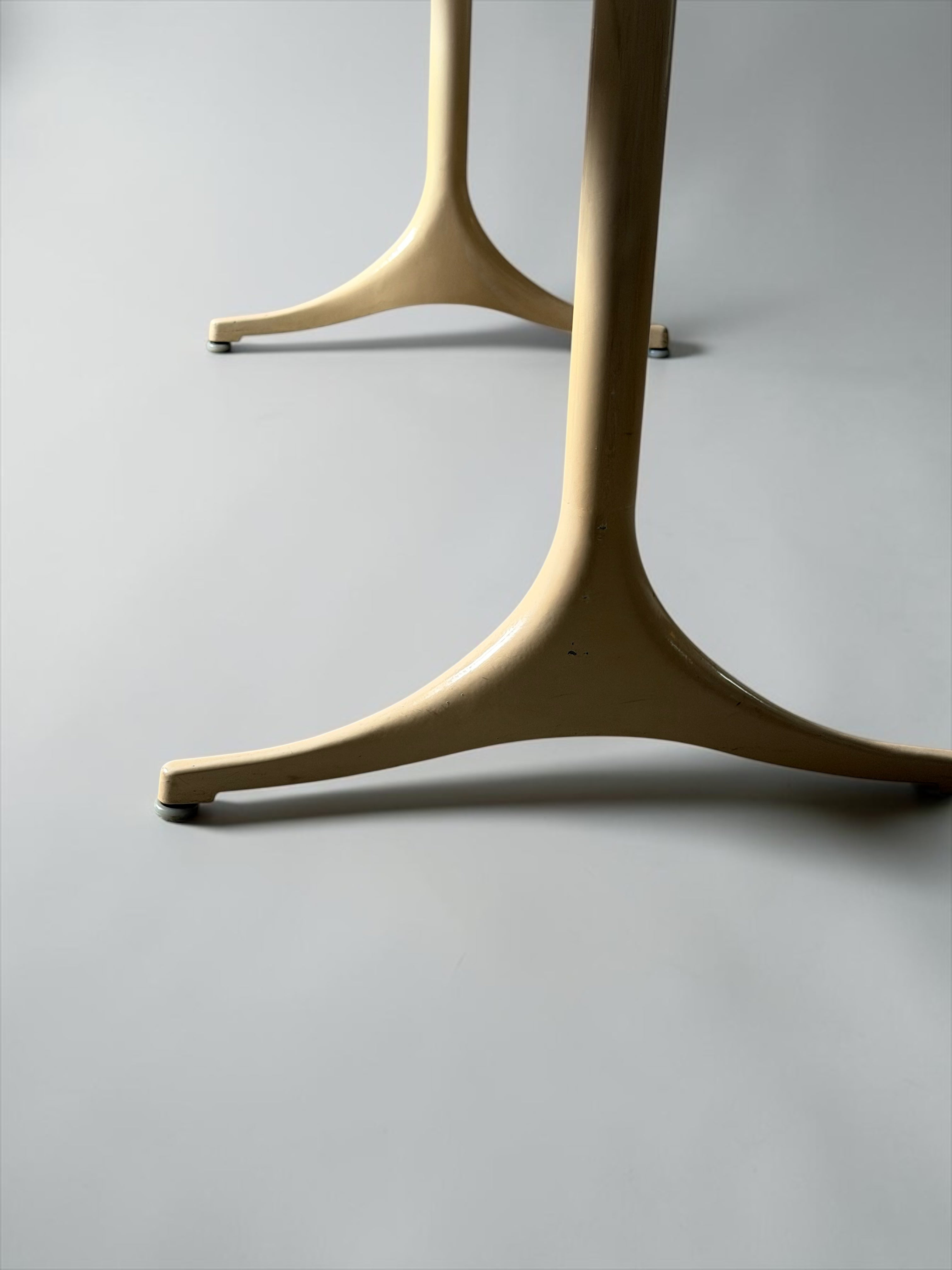 Pedestal Dining Table by George Nelson for Herman Miller 1960s