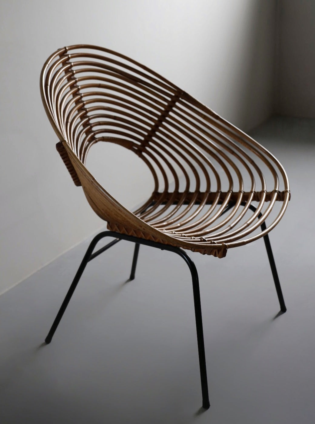 Spiral rattan chair by H. Broekhuizen