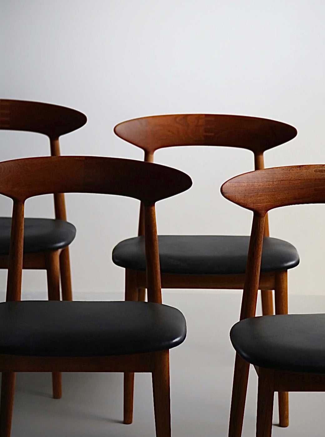 Set of 4 dining chairs in oak with teak backrest by Kurt Østervig