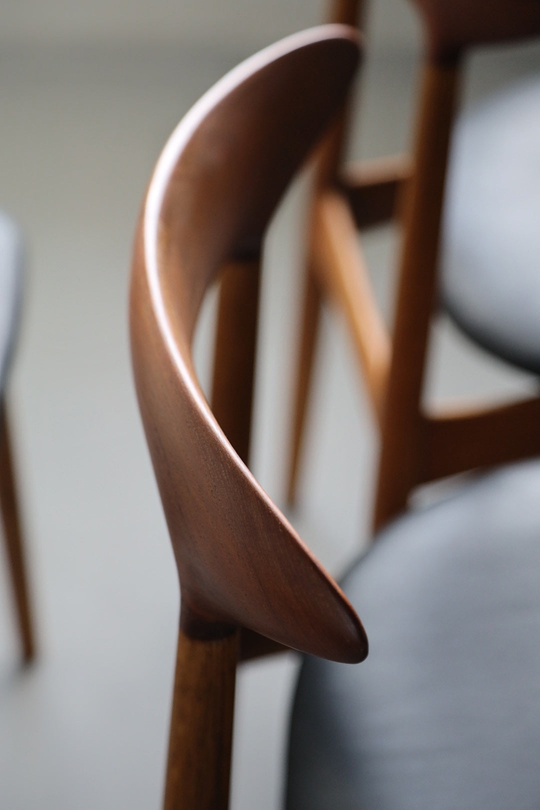 Set of 4 dining chairs in oak with teak backrest by Kurt Østervig