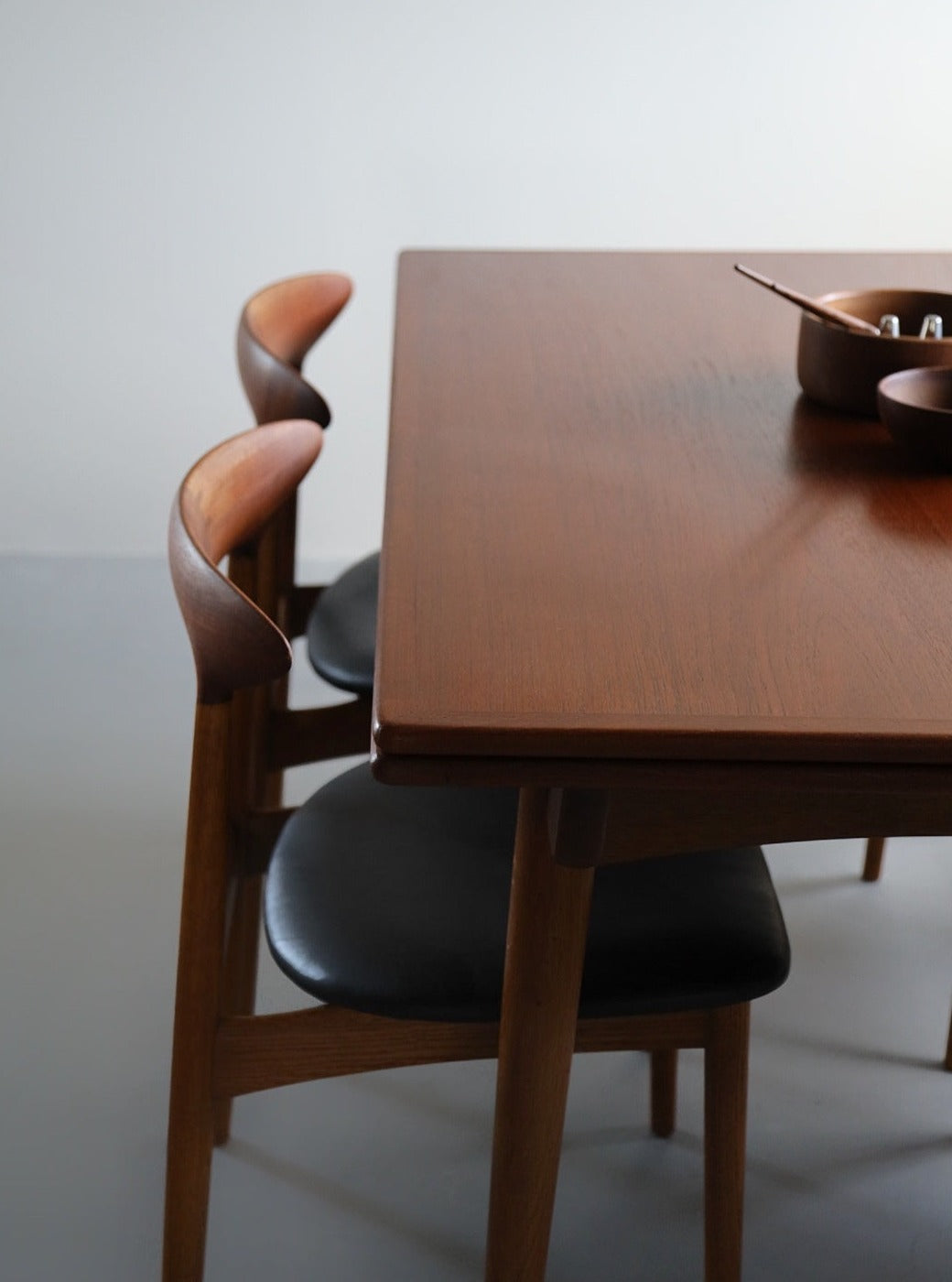 Set of 4 dining chairs in oak with teak backrest by Kurt Østervig