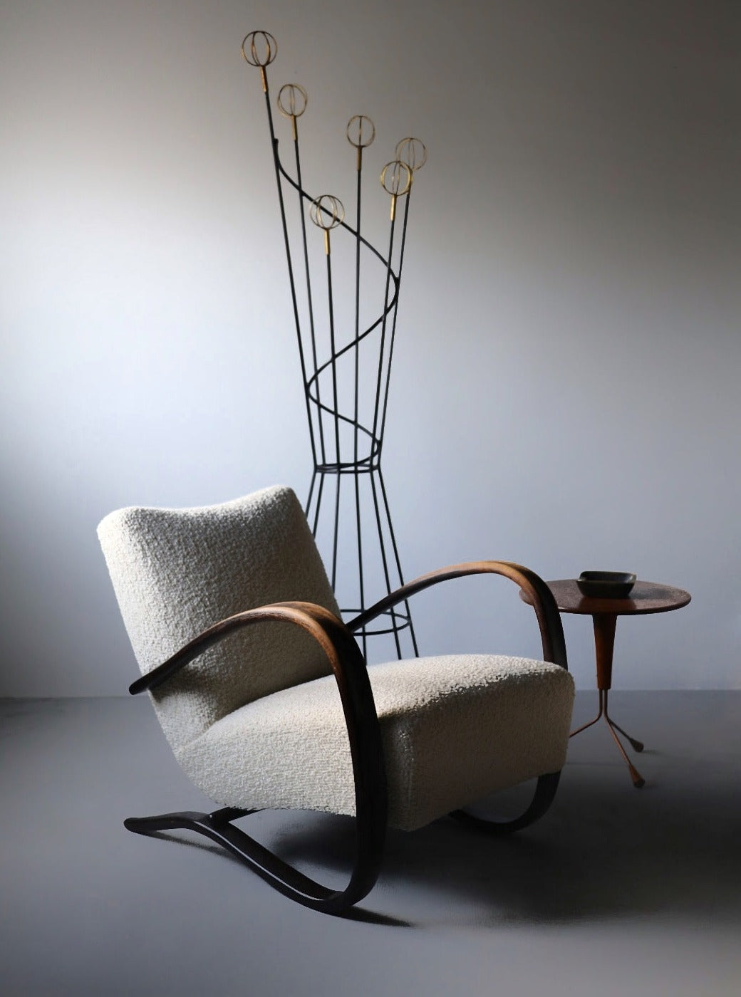 H269 lounge chair by Jindřich Halabala