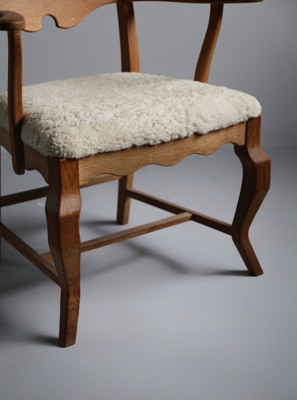 Razor blade dining chair in oak by Henry Kjærnulf