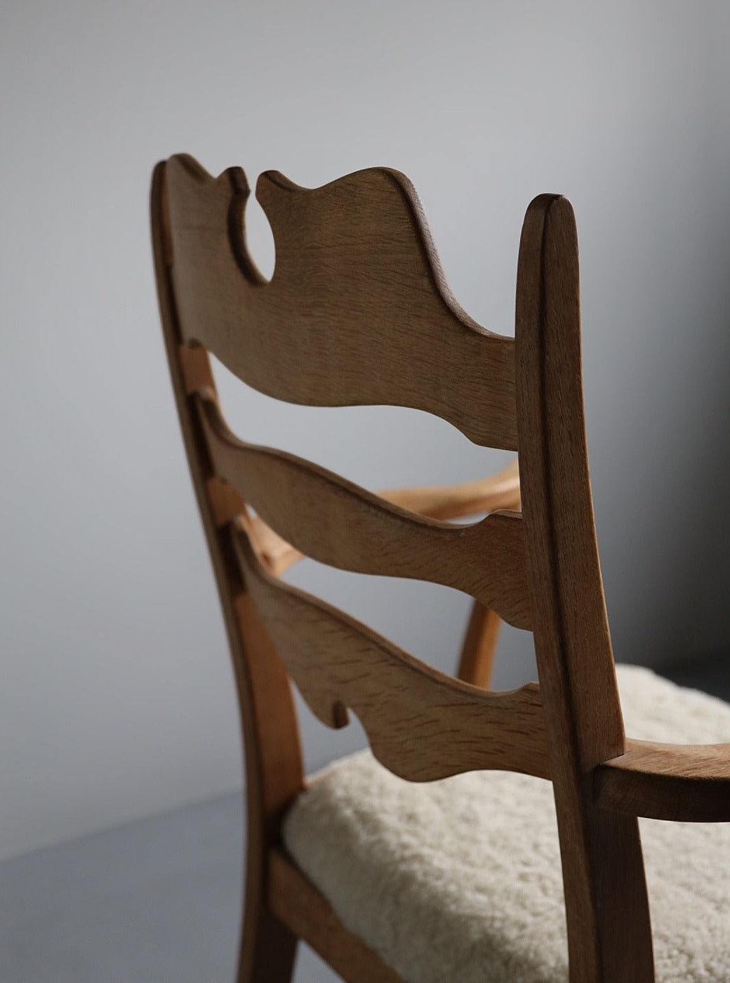 Razor blade dining chair in oak by Henry Kjærnulf
