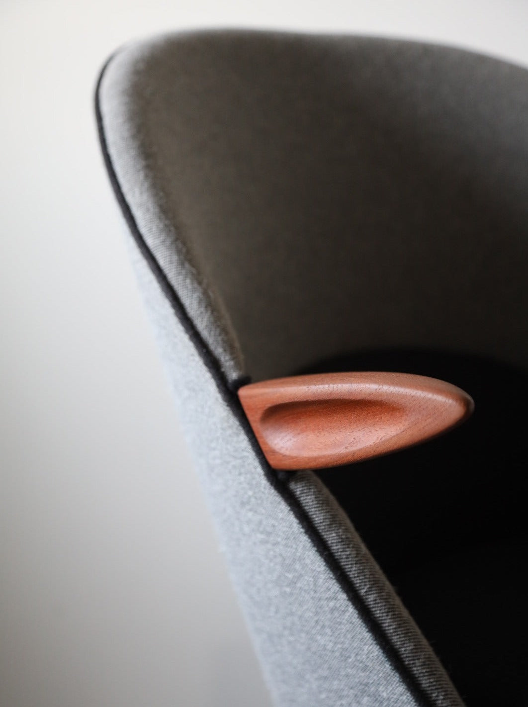Swedish shell lounge chair