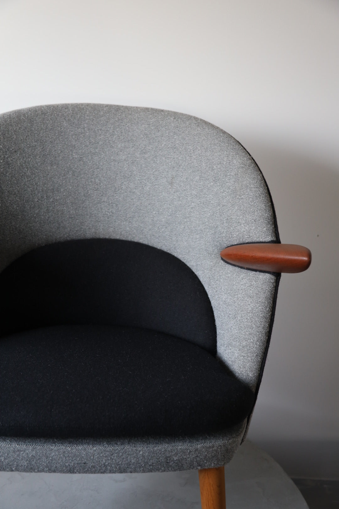 Swedish shell lounge chair