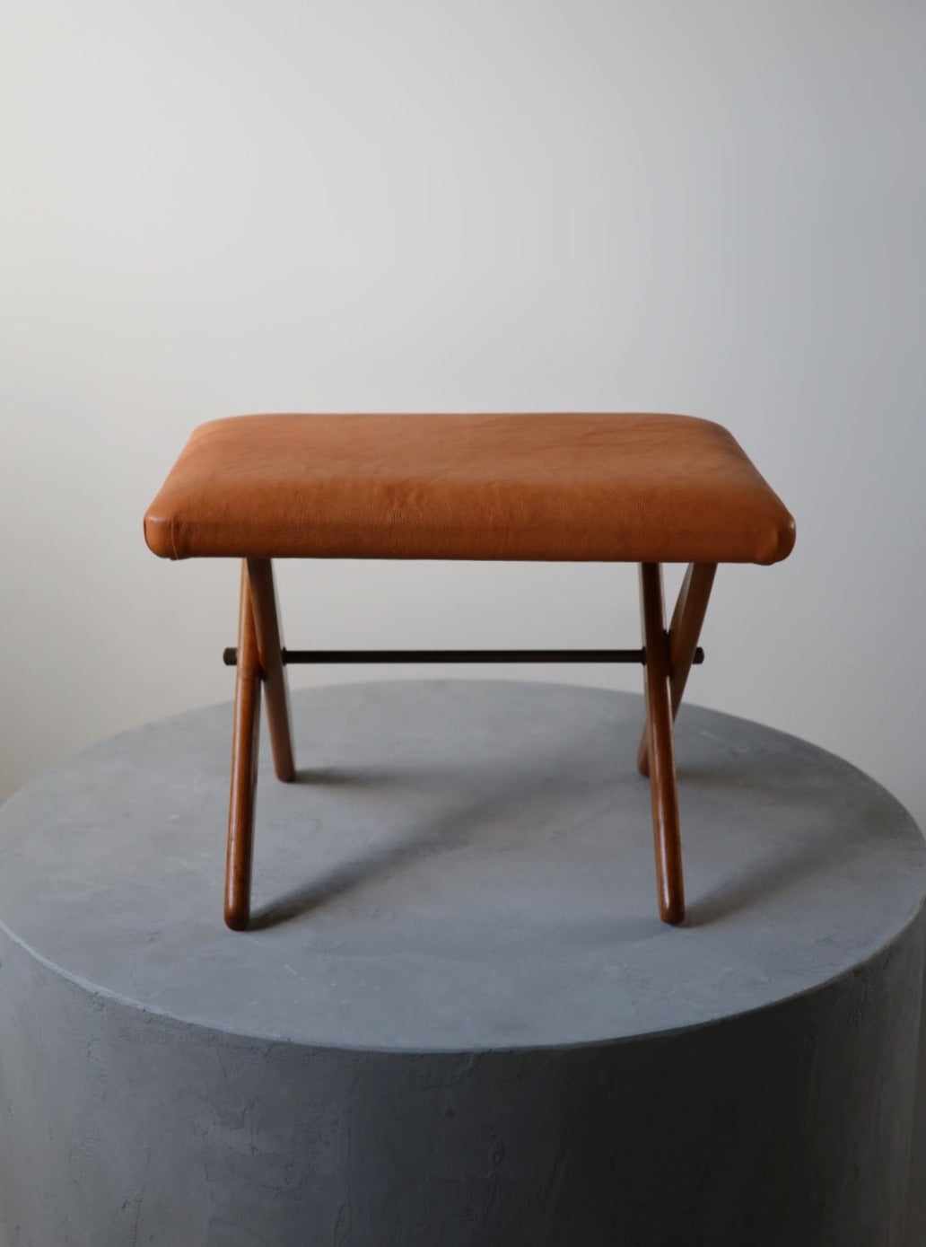 Stool in oak with goat leather