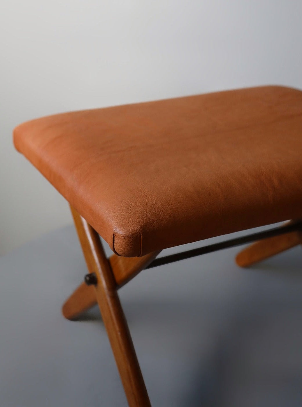 Stool in oak with goat leather