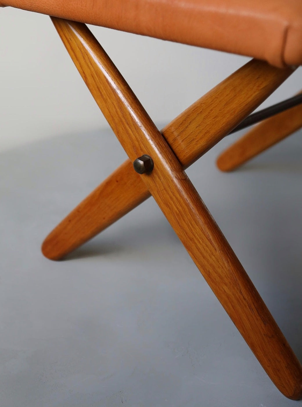 Stool in oak with goat leather