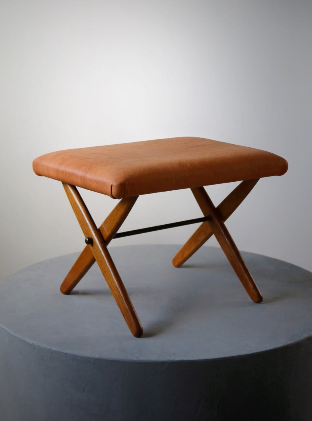 Stool in oak with goat leather