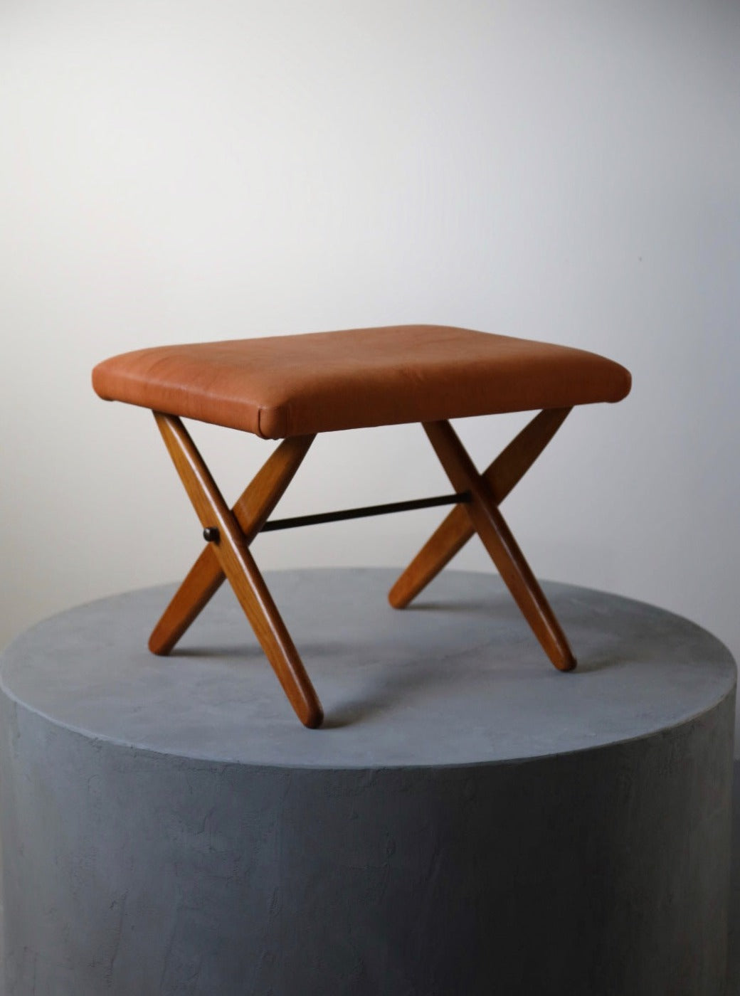 Stool in oak with goat leather