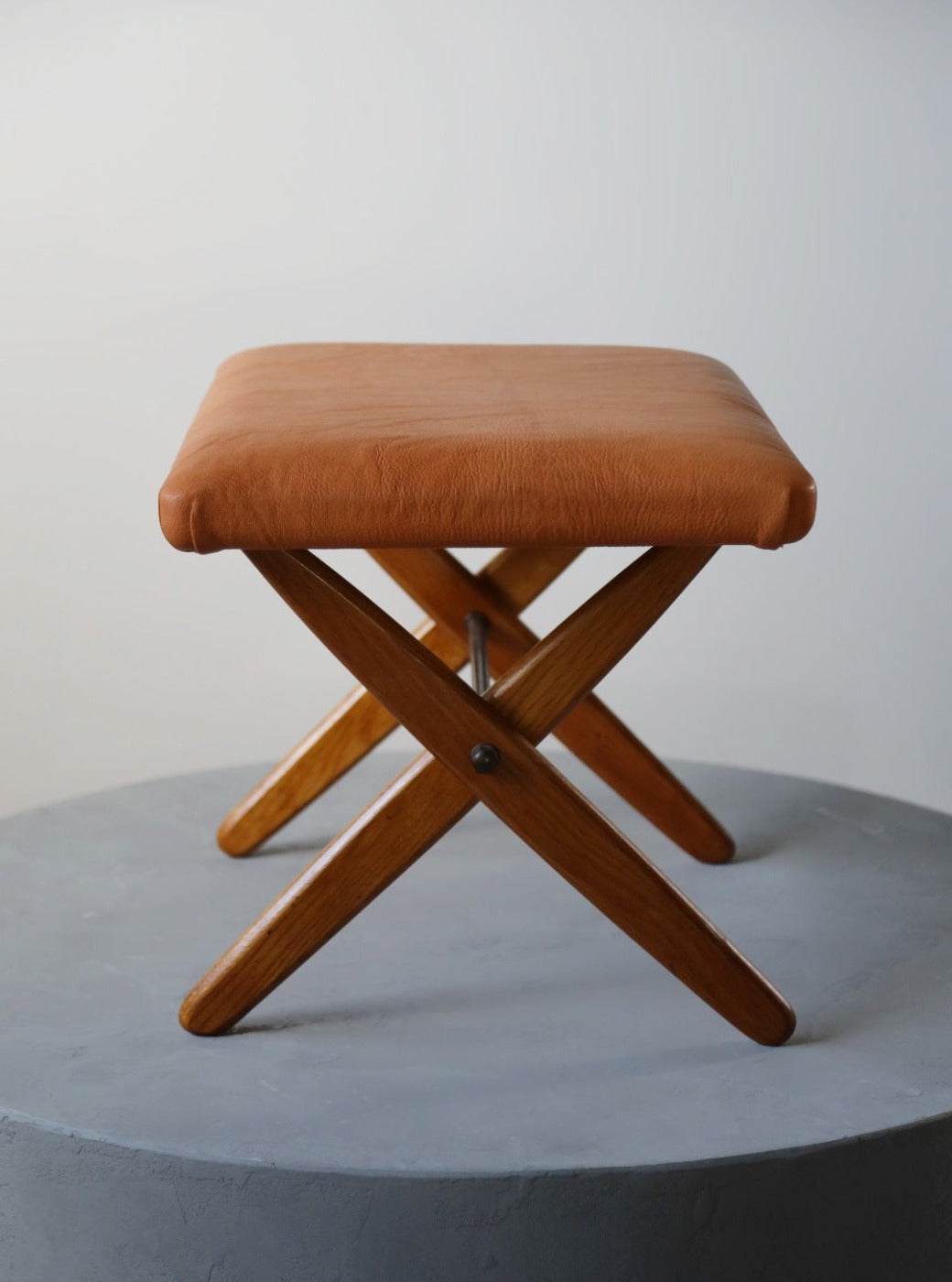 Stool in oak with goat leather