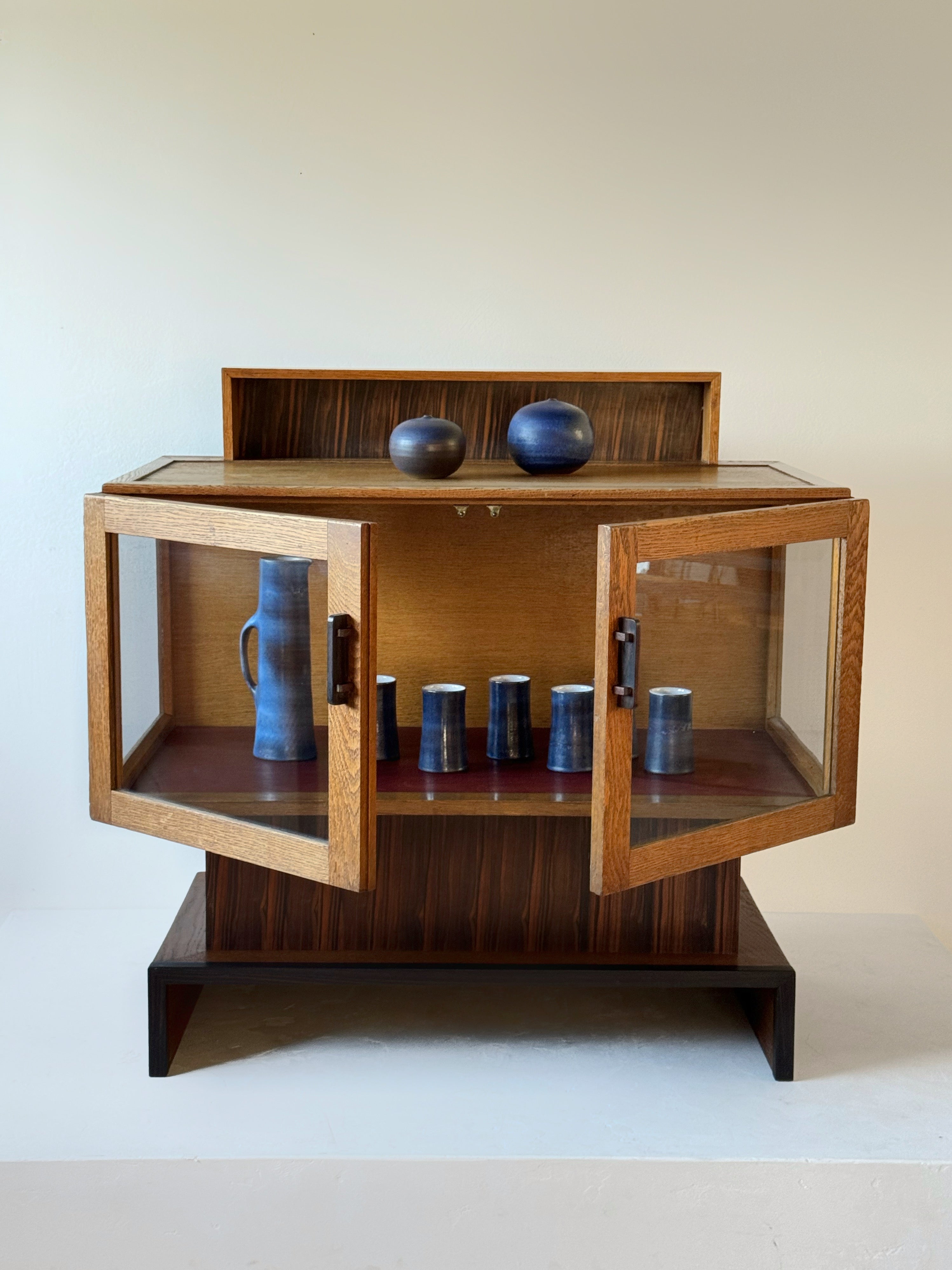 The Hague School / Art Deco Display Cabinet in Oak, The Netherland 1930s