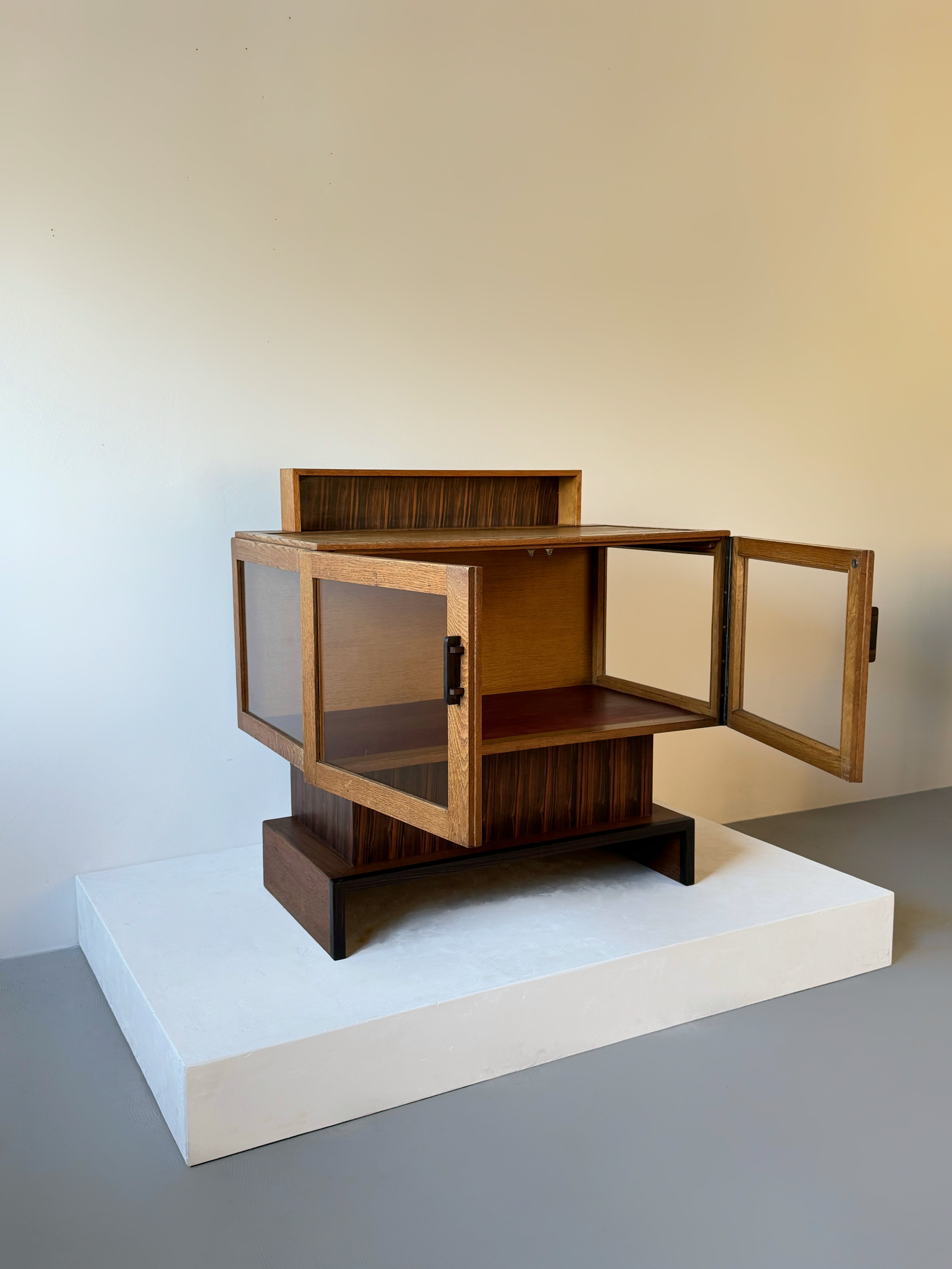 The Hague School / Art Deco Display Cabinet in Oak, The Netherland 1930s