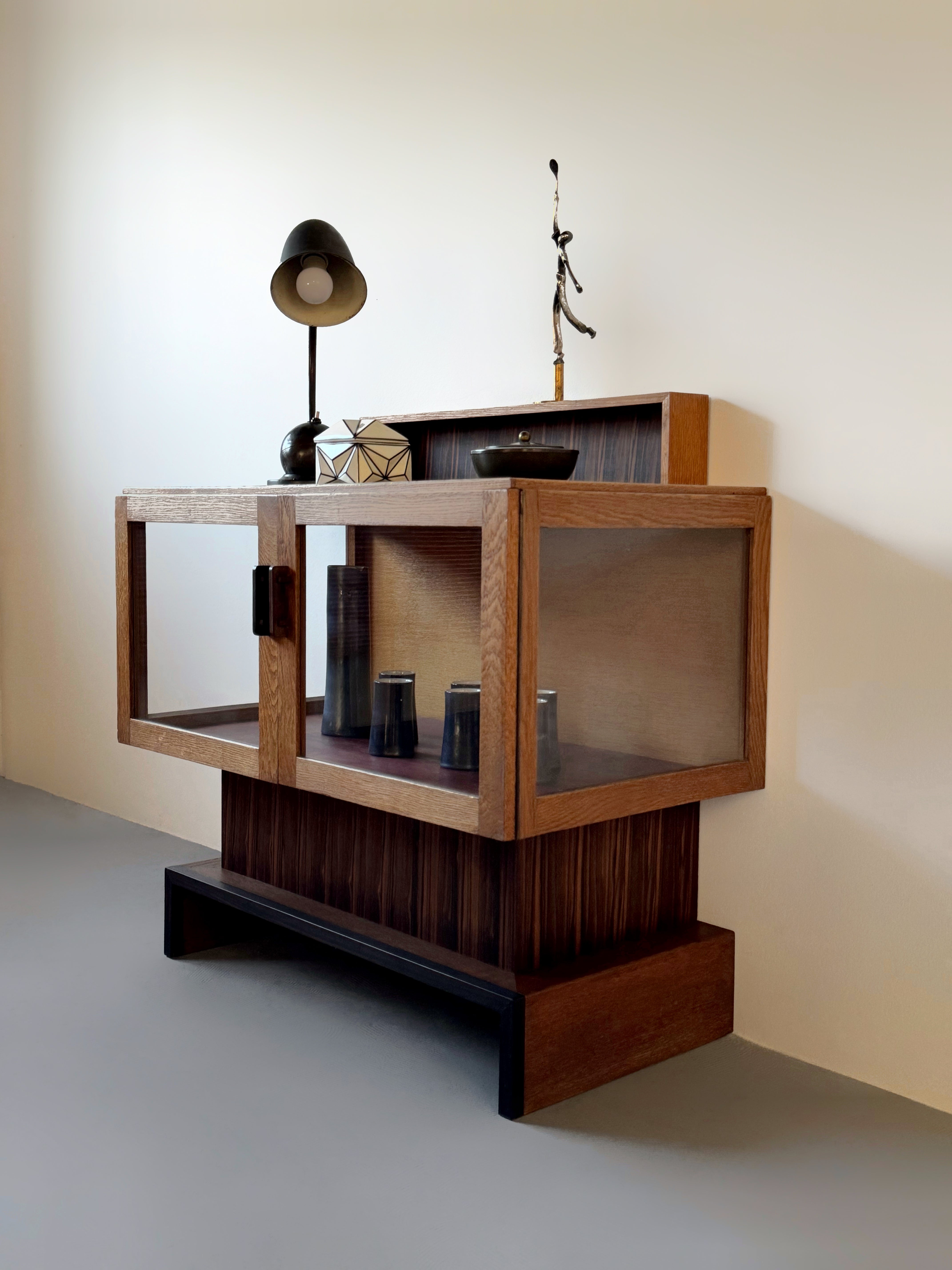 The Hague School / Art Deco Display Cabinet in Oak, The Netherland 1930s