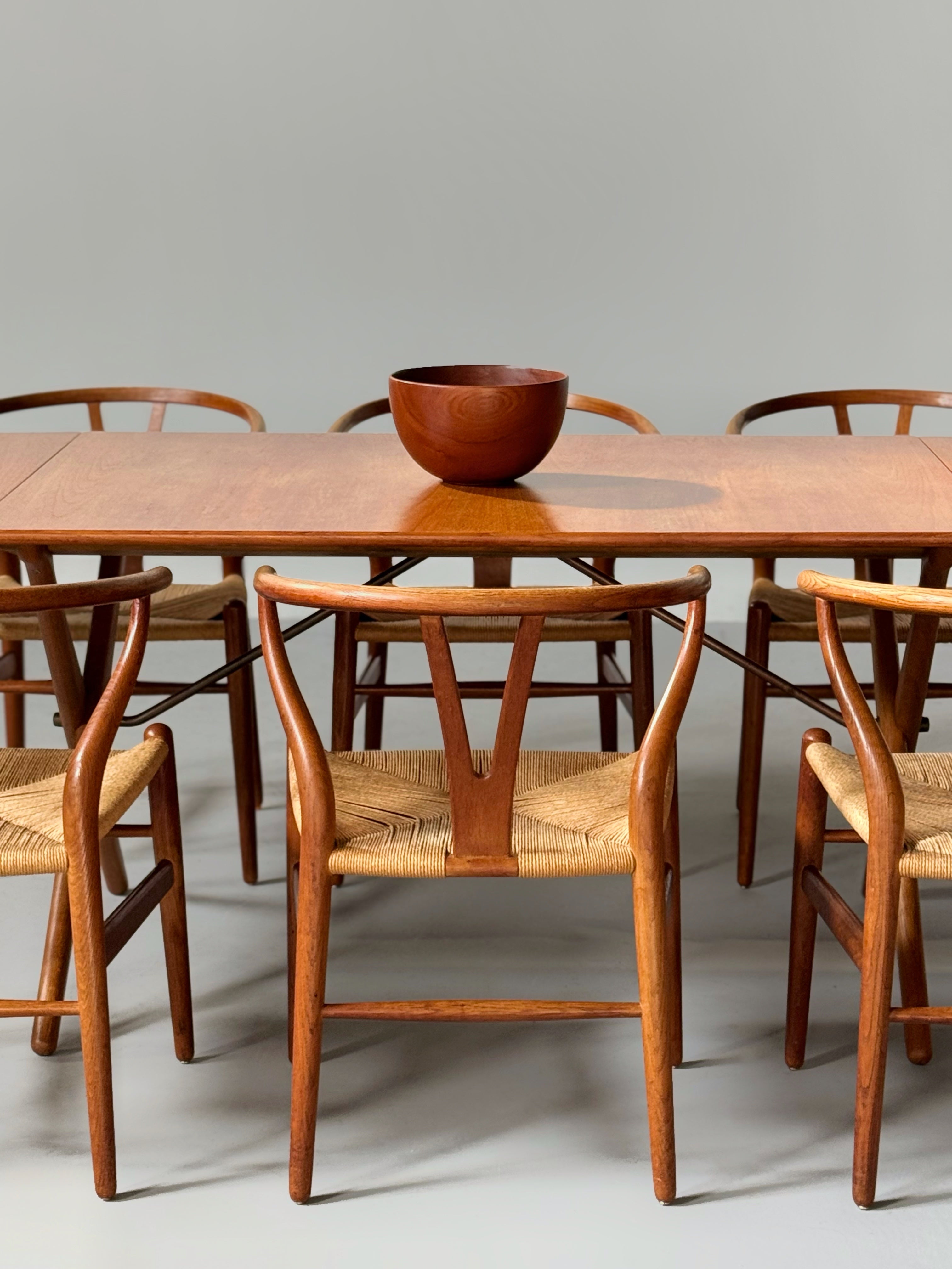 Set of 6 Early CH24 Y-chairs in oak by Hans J. Wegner