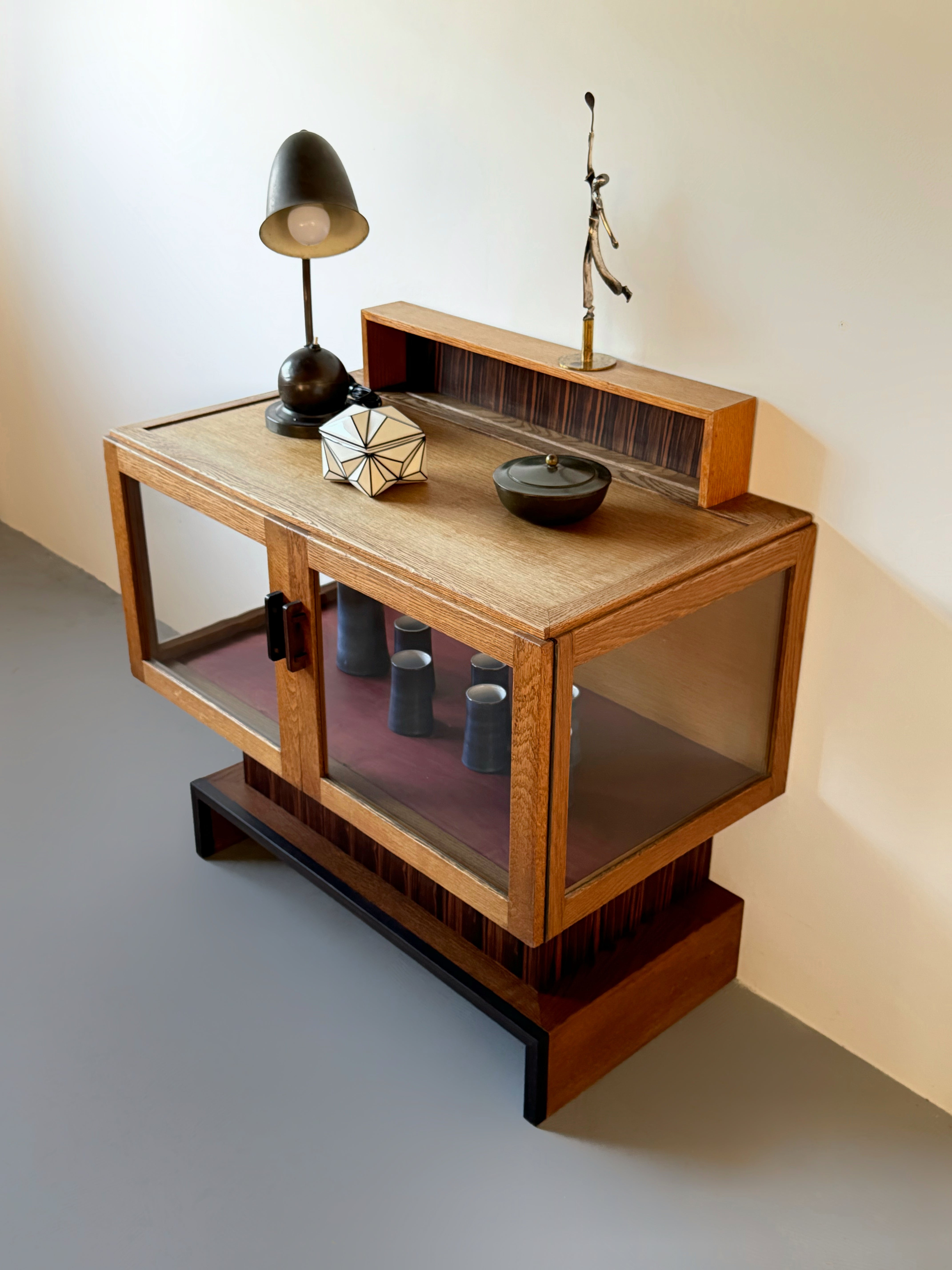 The Hague School / Art Deco Display Cabinet in Oak, The Netherland 1930s