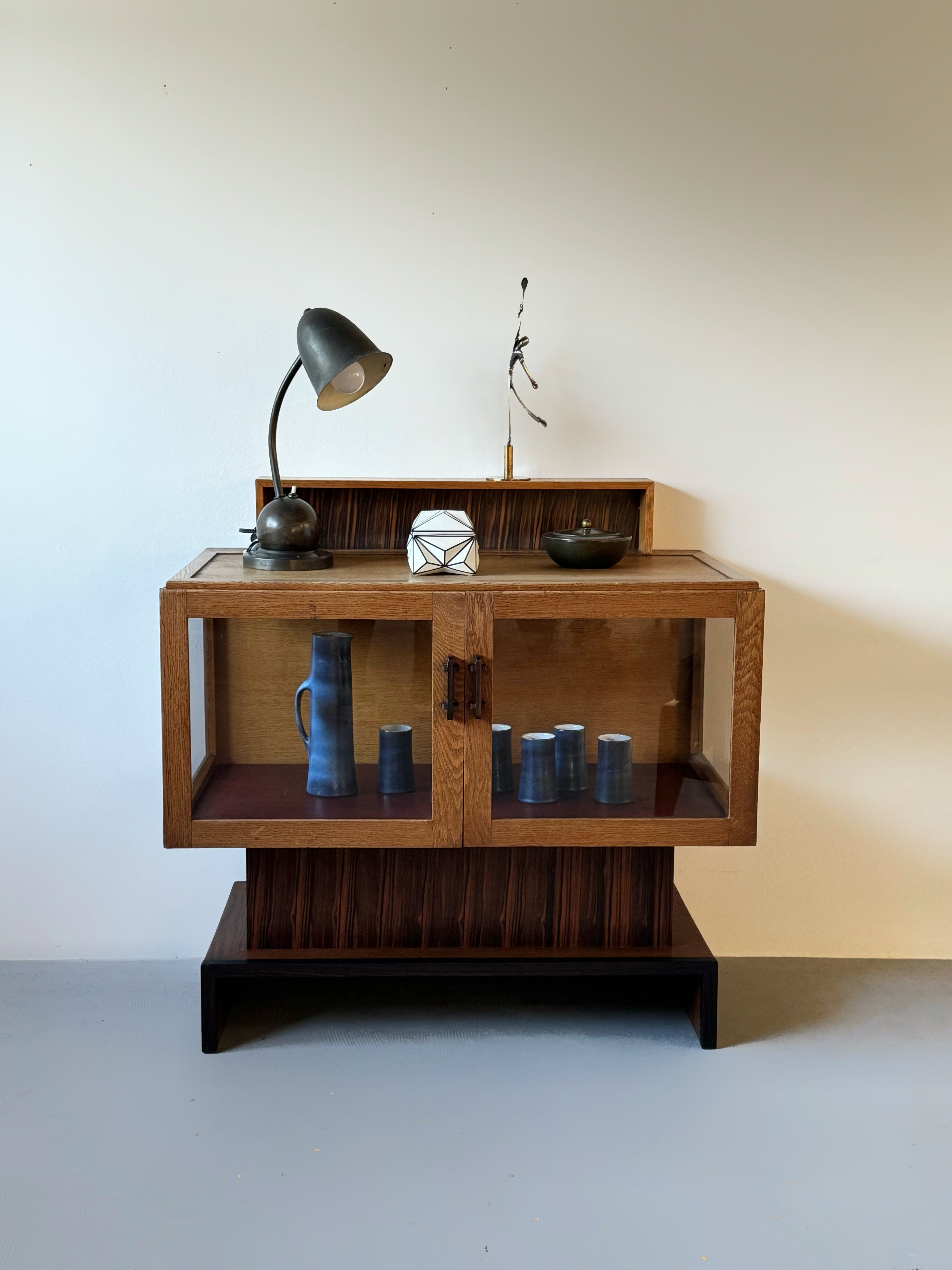 The Hague School / Art Deco Display Cabinet in Oak, The Netherland 1930s