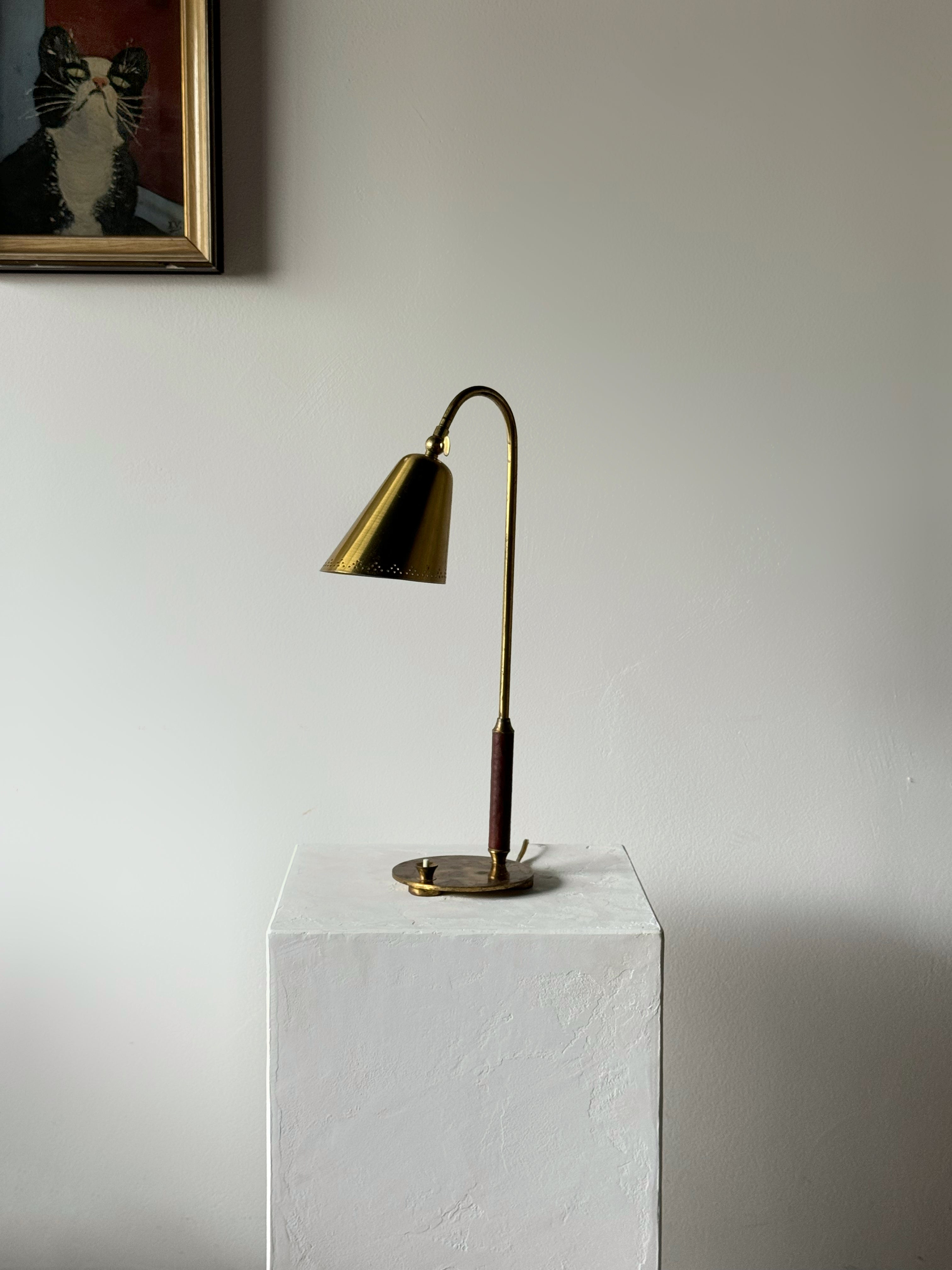 Scandinavian Desk Lamp in Brass and leather