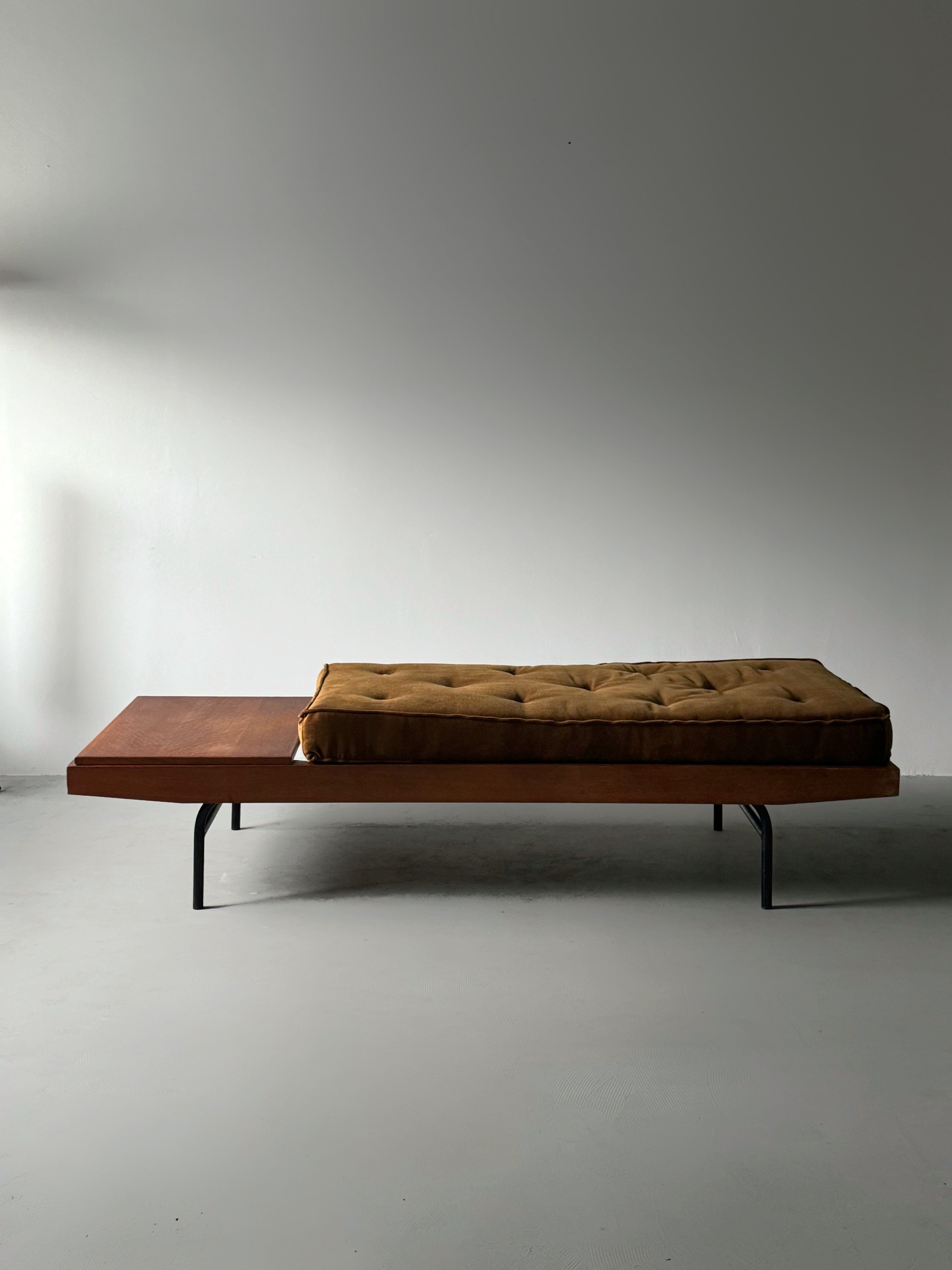 Vintage sofa "day and night" by Pierre Guariche