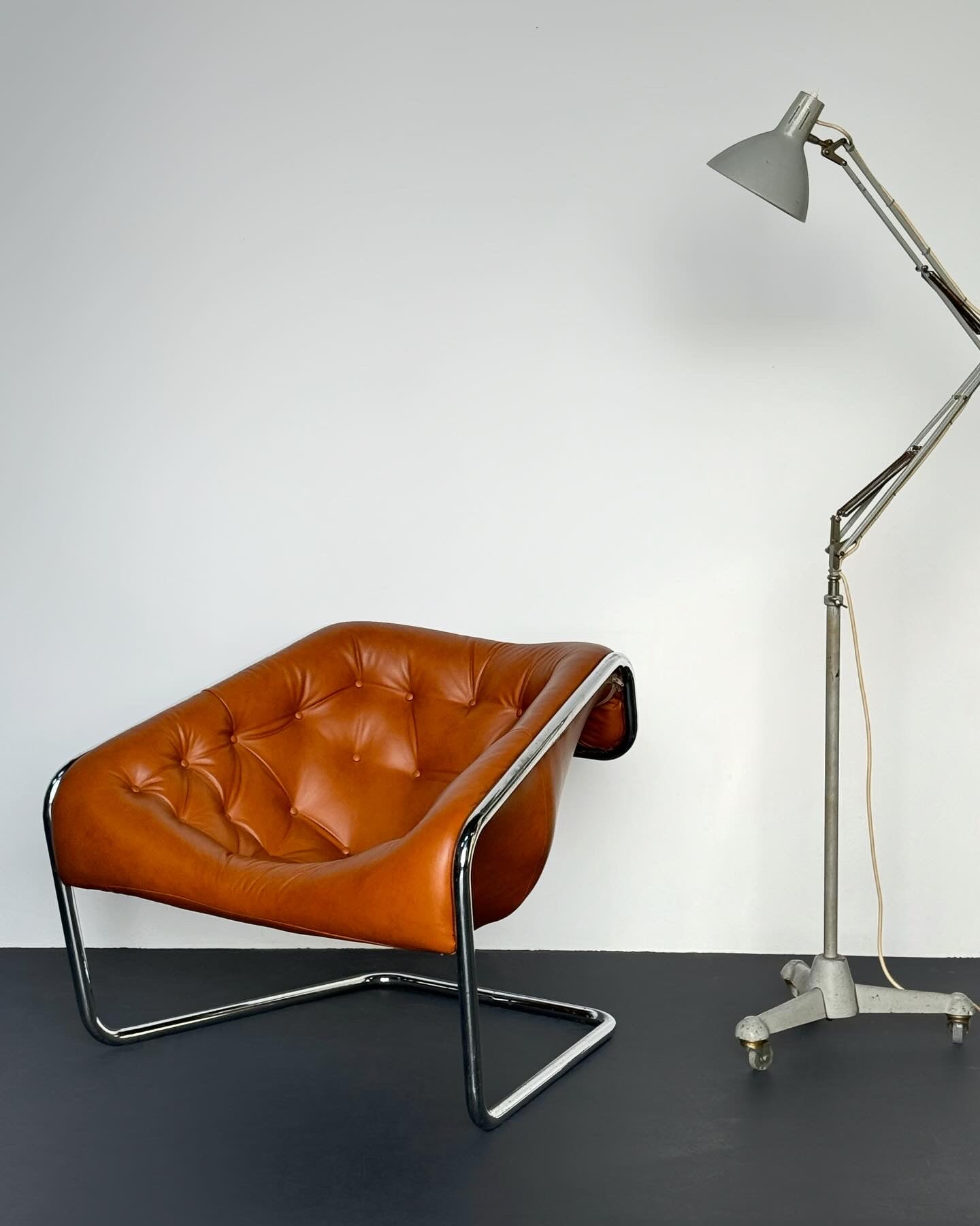 'Boxer' Lounge Chair by Kwok Hoi Chan for Steiner, France 1971