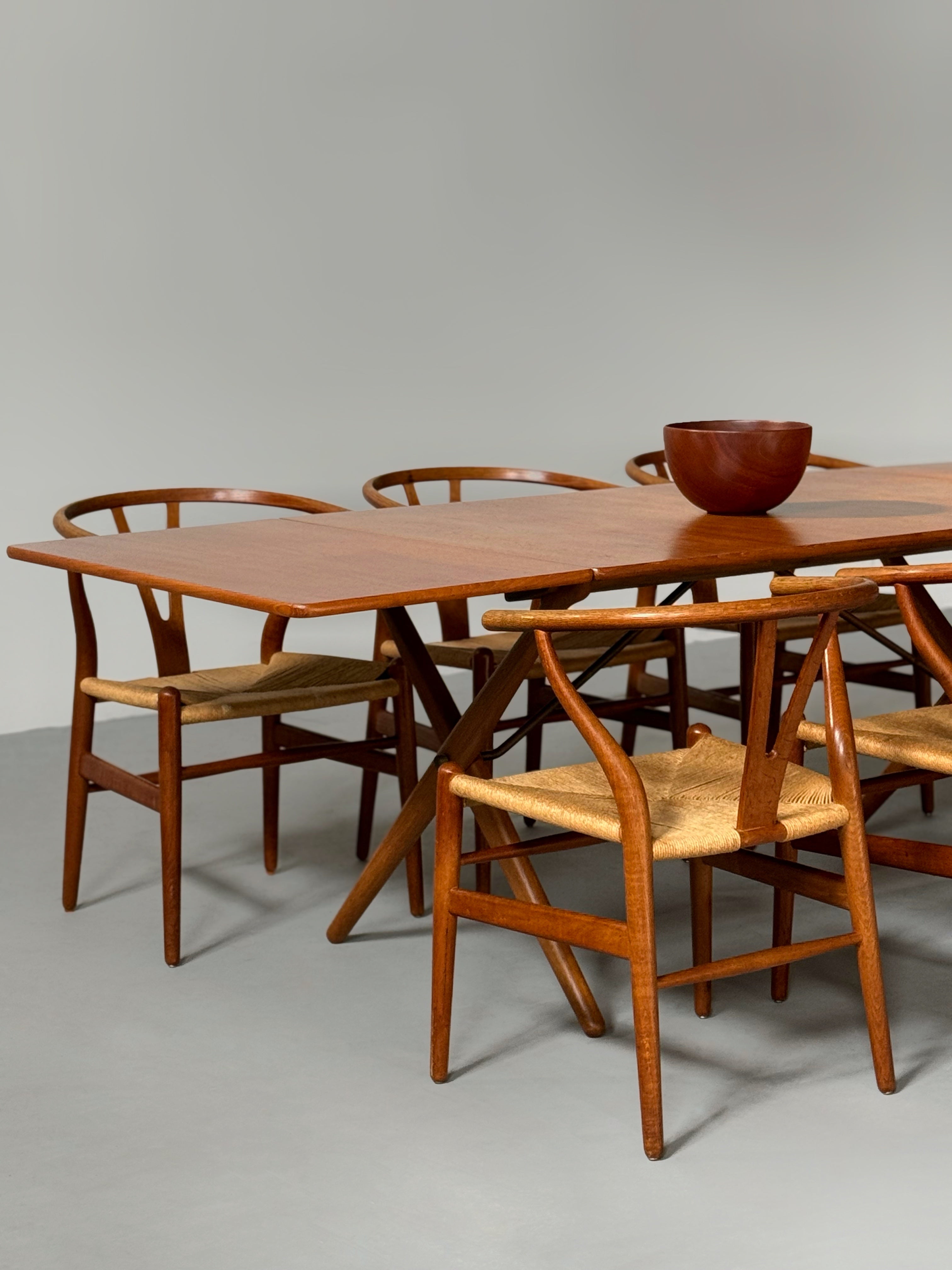 Set of 6 Early CH24 Y-chairs in oak by Hans J. Wegner