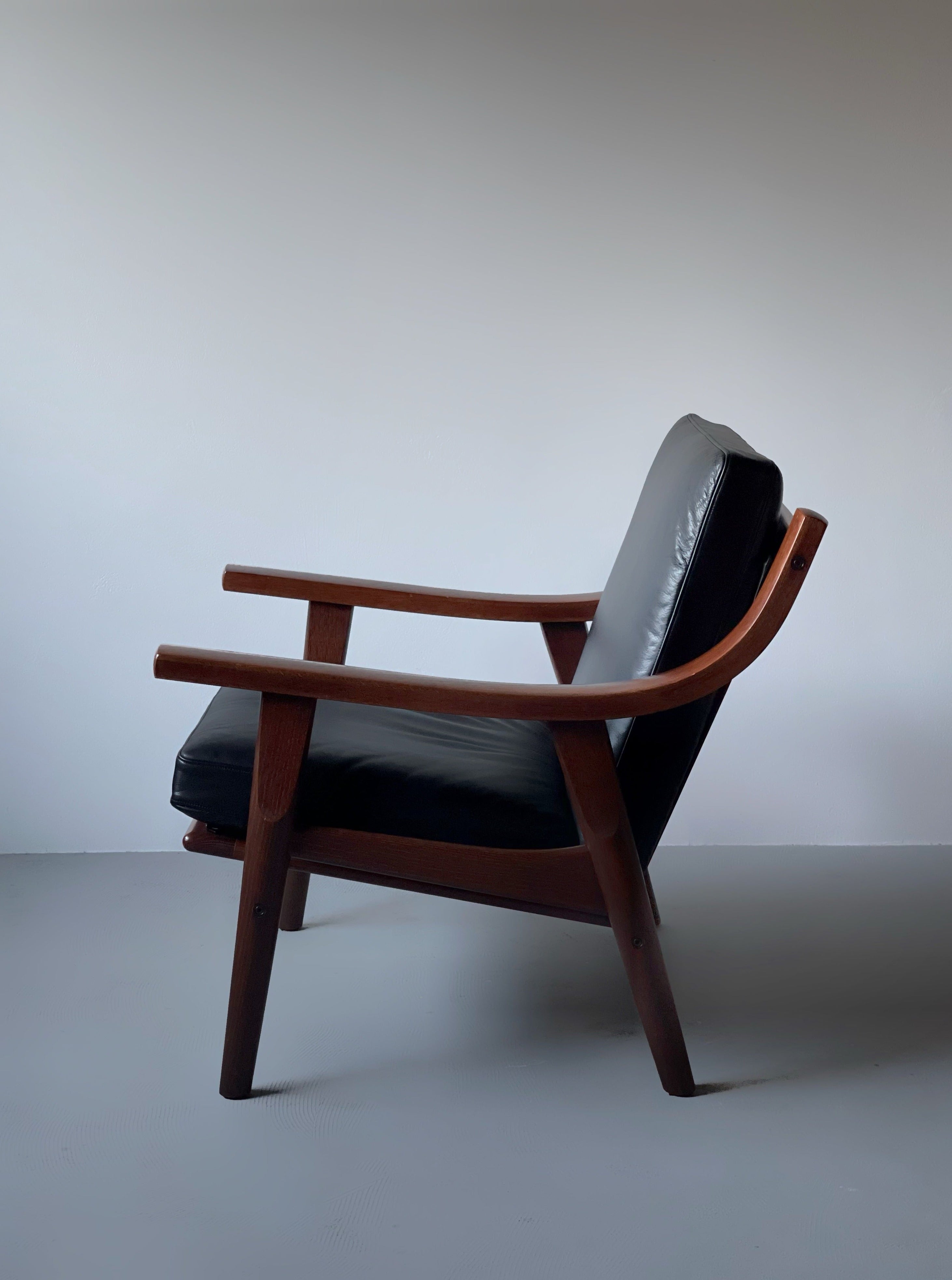 GE530 in dark stained oak by Hans J. Wegner