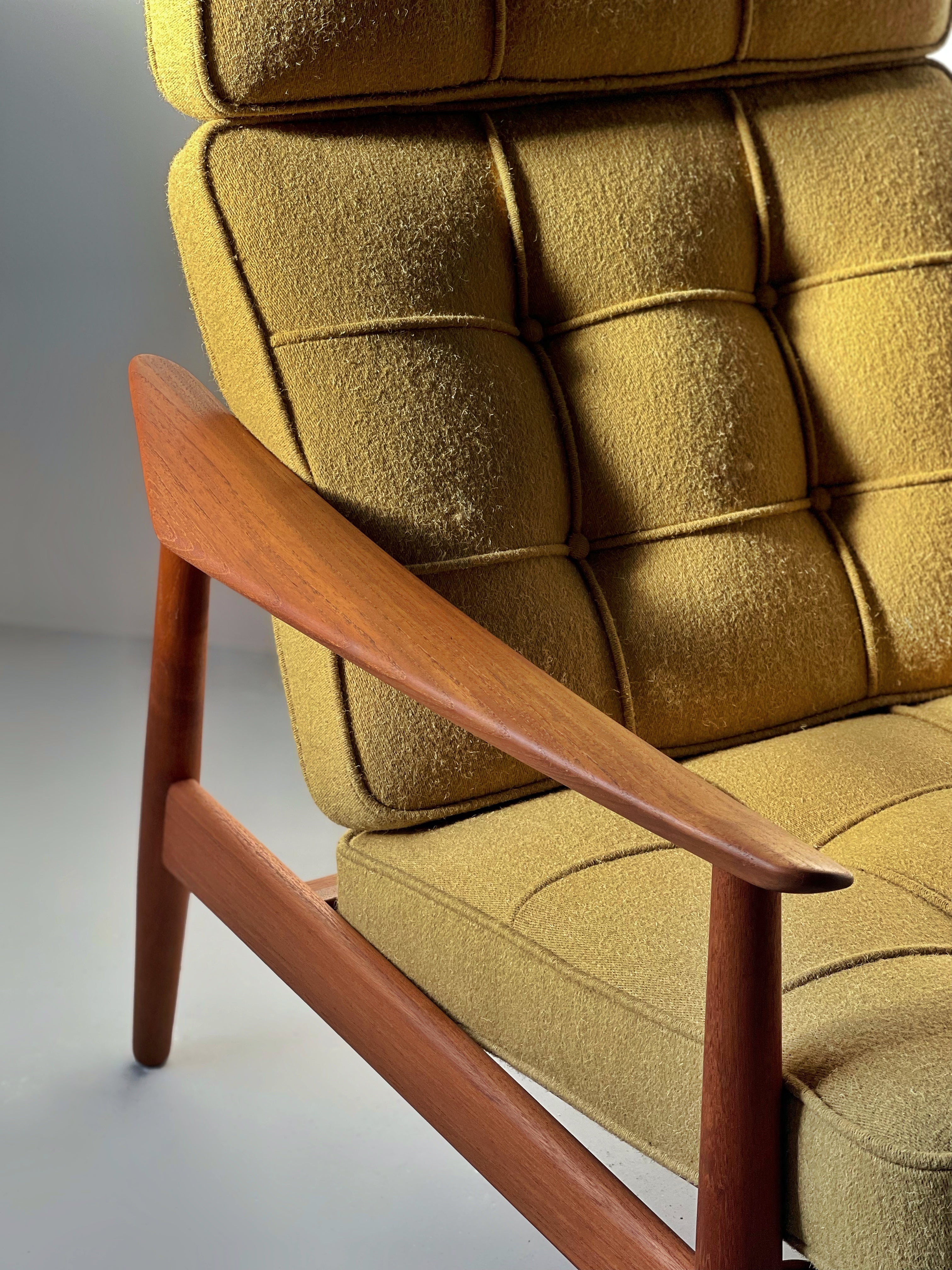 Model FD164 reclining lounge chair by Arne Vodder