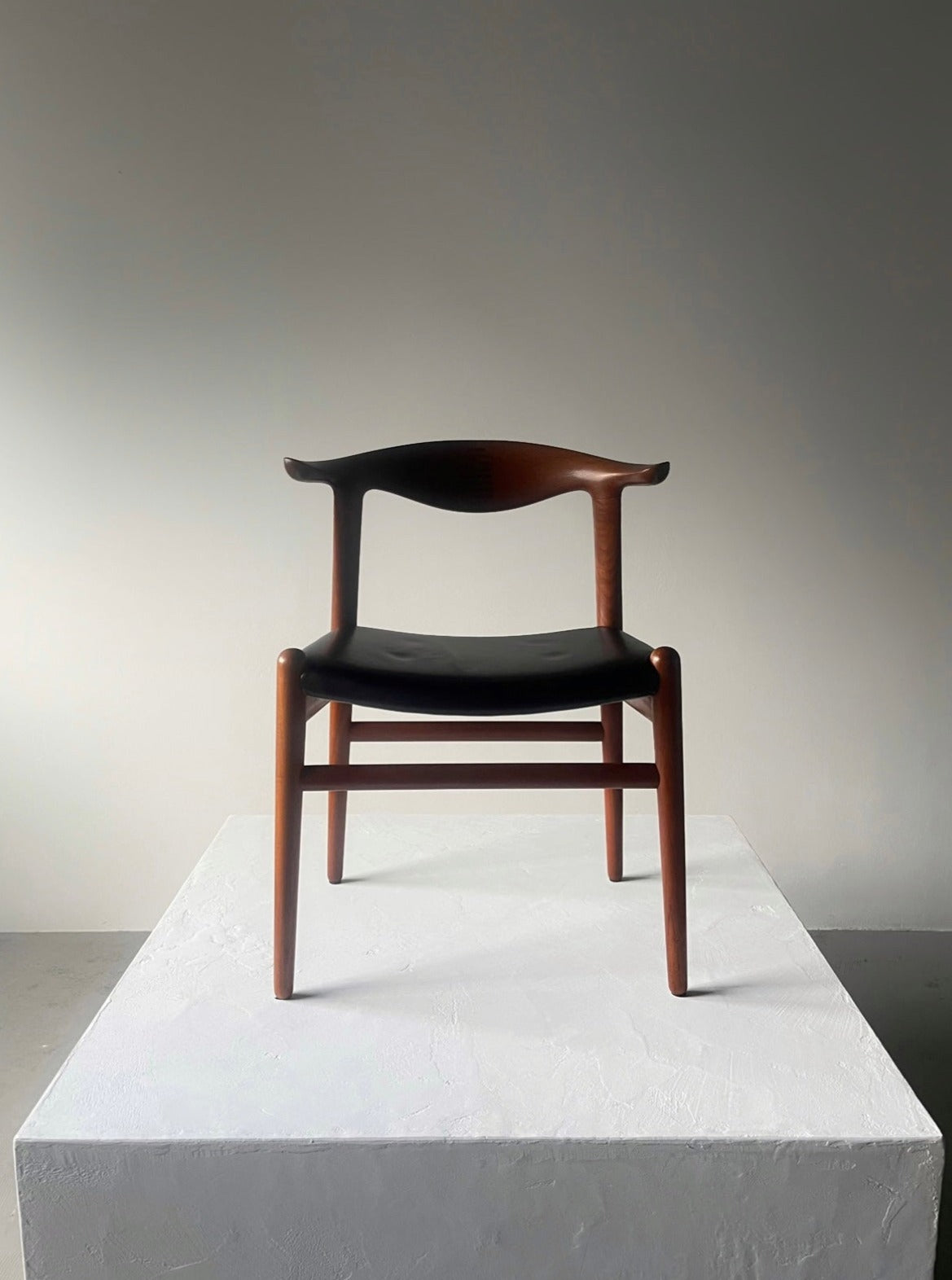 Cowhorn Chairs JH 505 by Hans J. Wegner