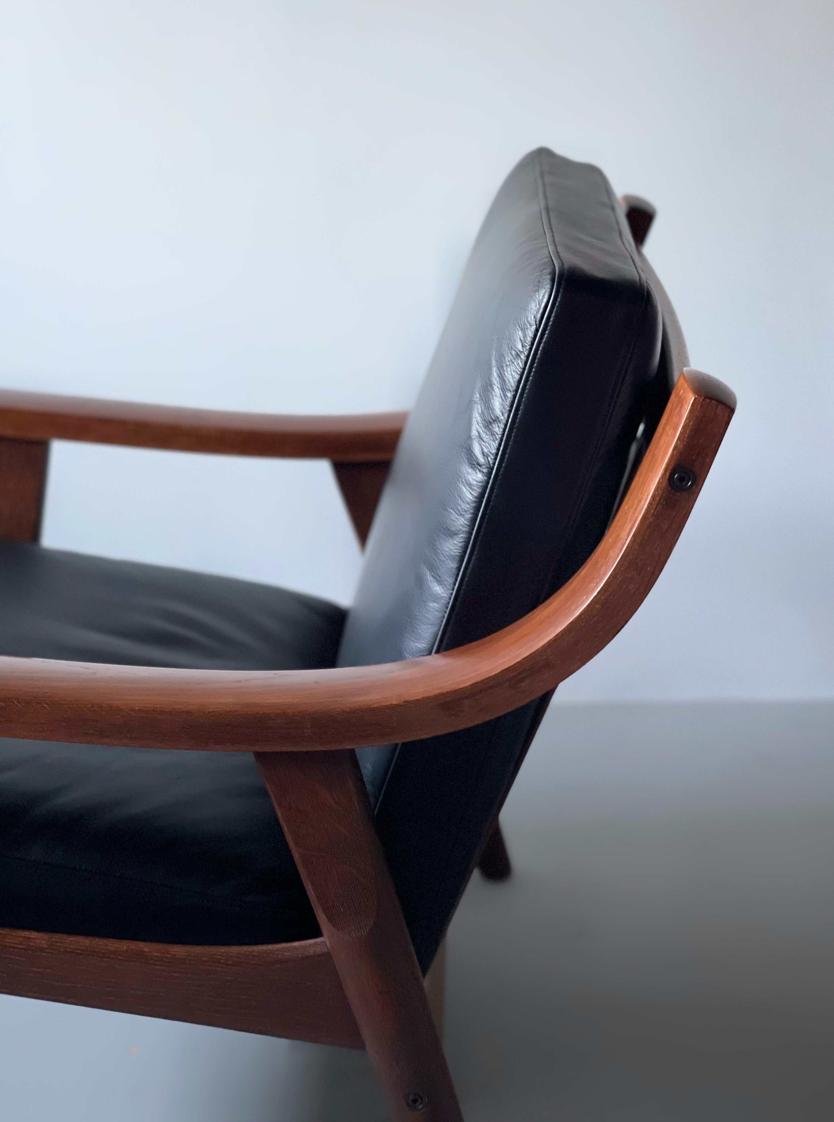 GE530 in dark stained oak by Hans J. Wegner