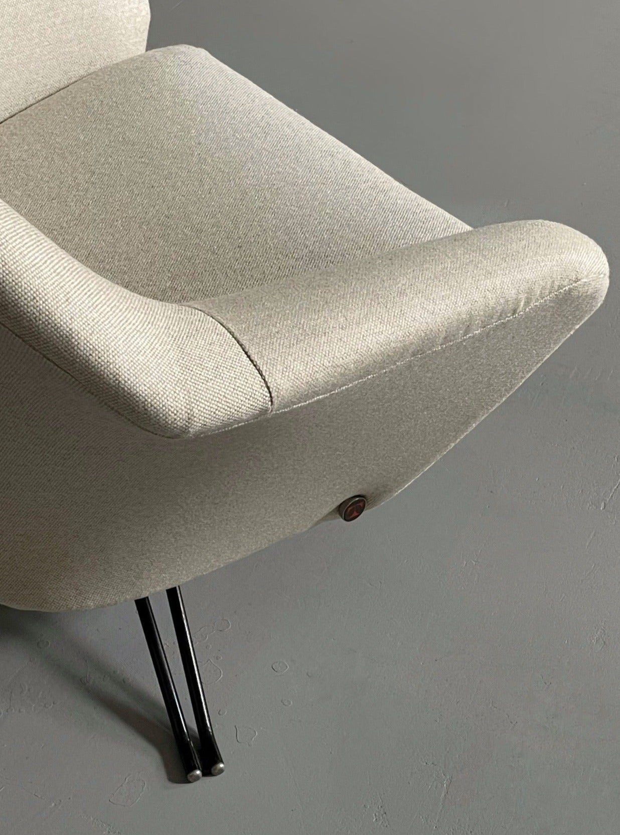 P32 Swivel Chair by Osvaldo Borsani for Tecno