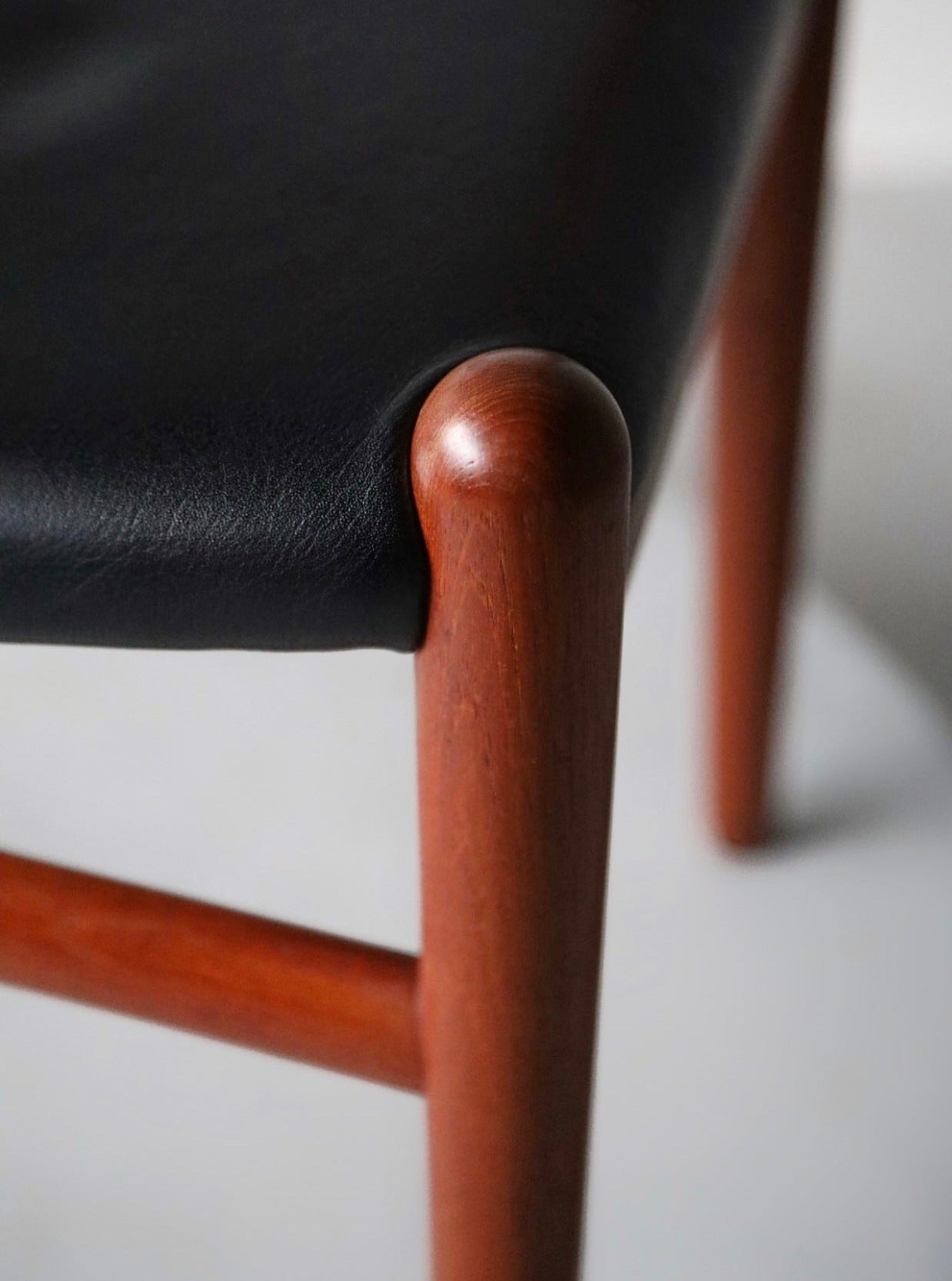 Cowhorn Chairs JH 505 by Hans J. Wegner