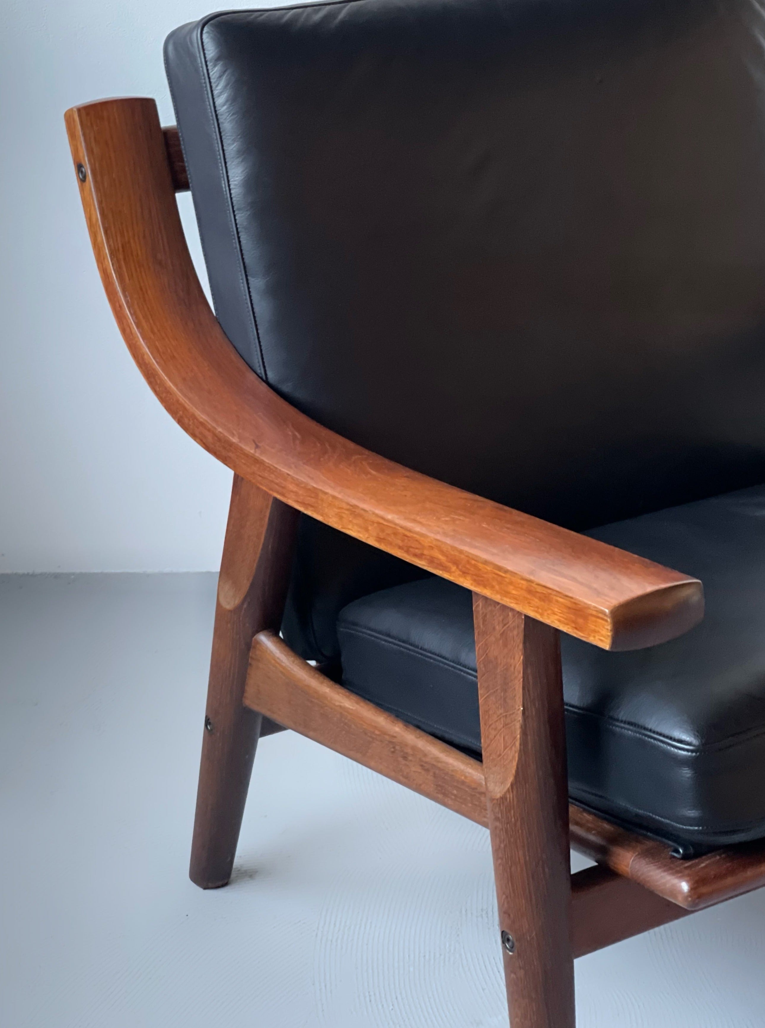 GE530 in dark stained oak by Hans J. Wegner
