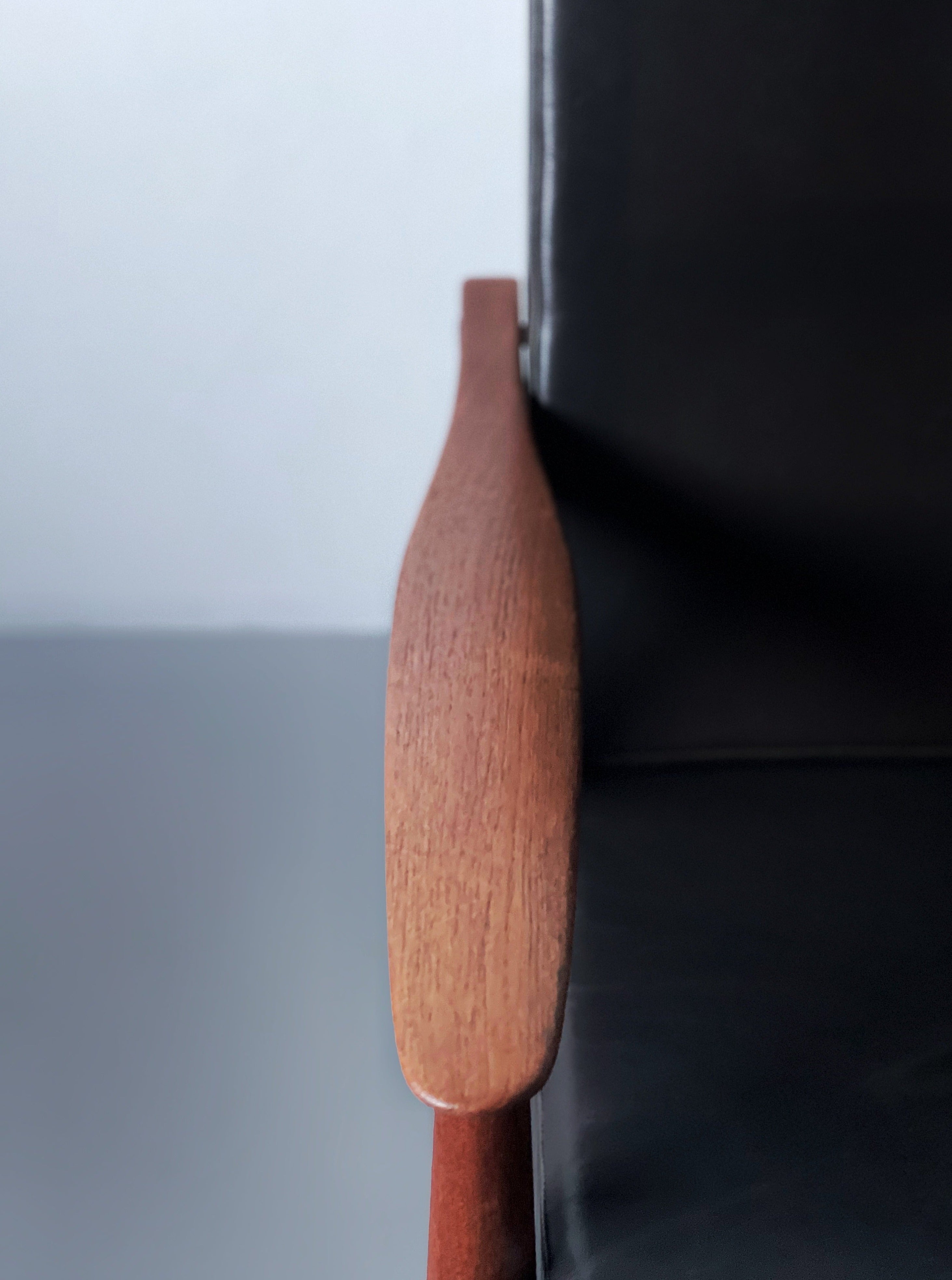 GE 270 lounge chair in teak by Hans J. Wegner