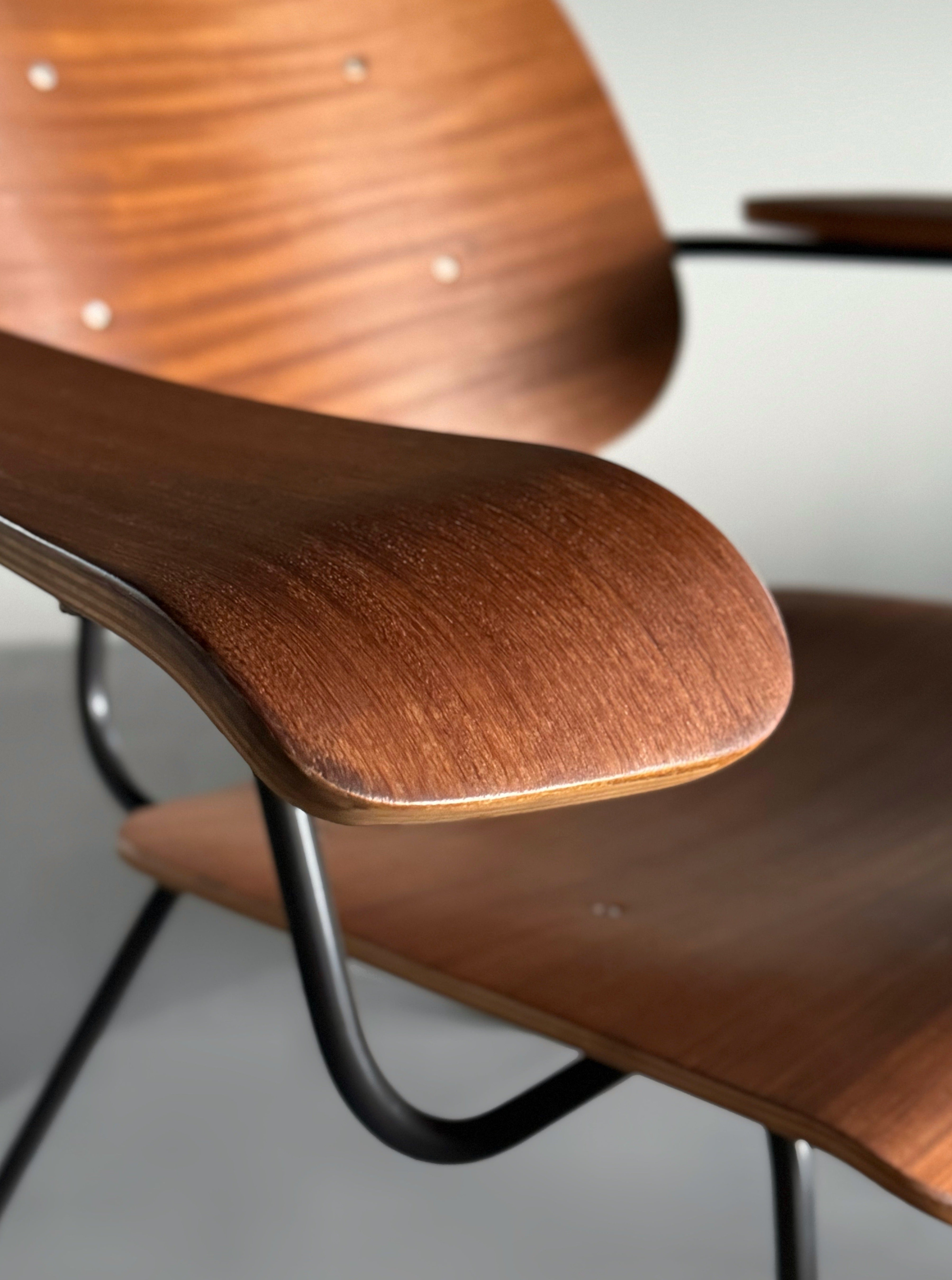 Model 8000 easy chair by Tjerk Reijenga