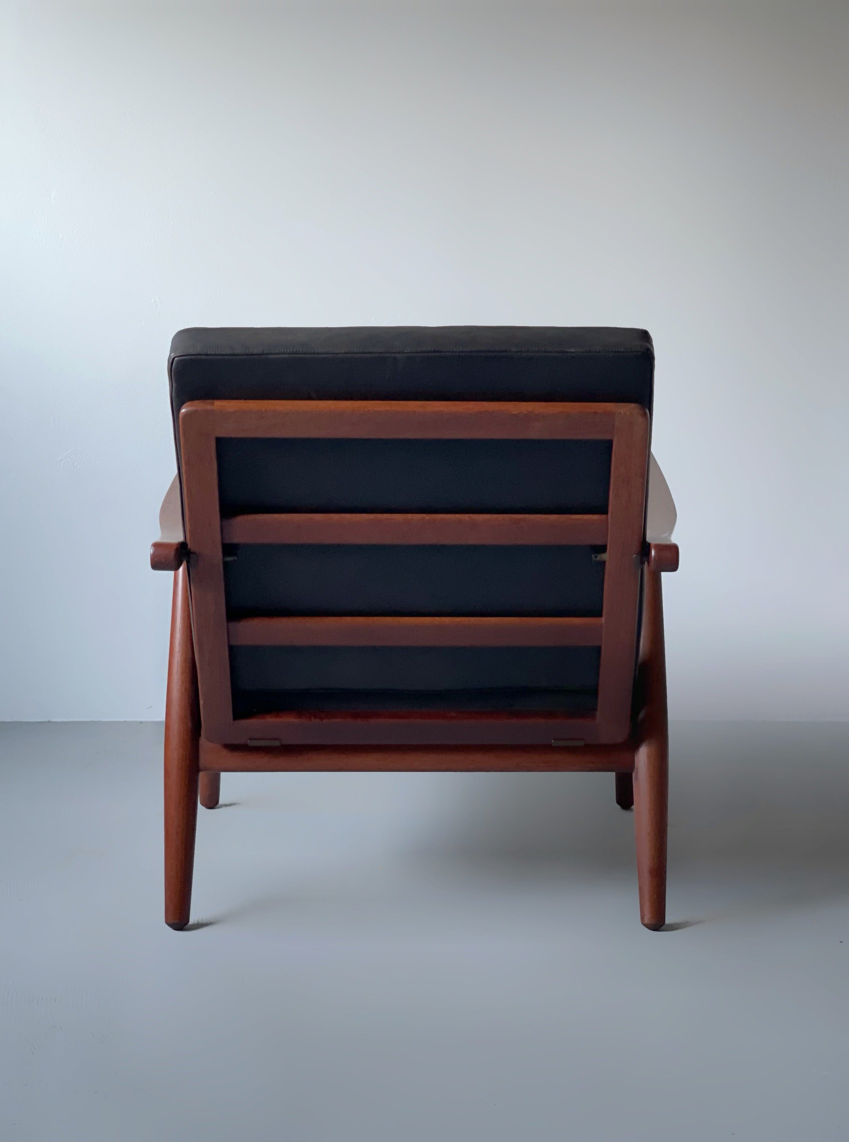 GE 270 lounge chair in teak by Hans J. Wegner