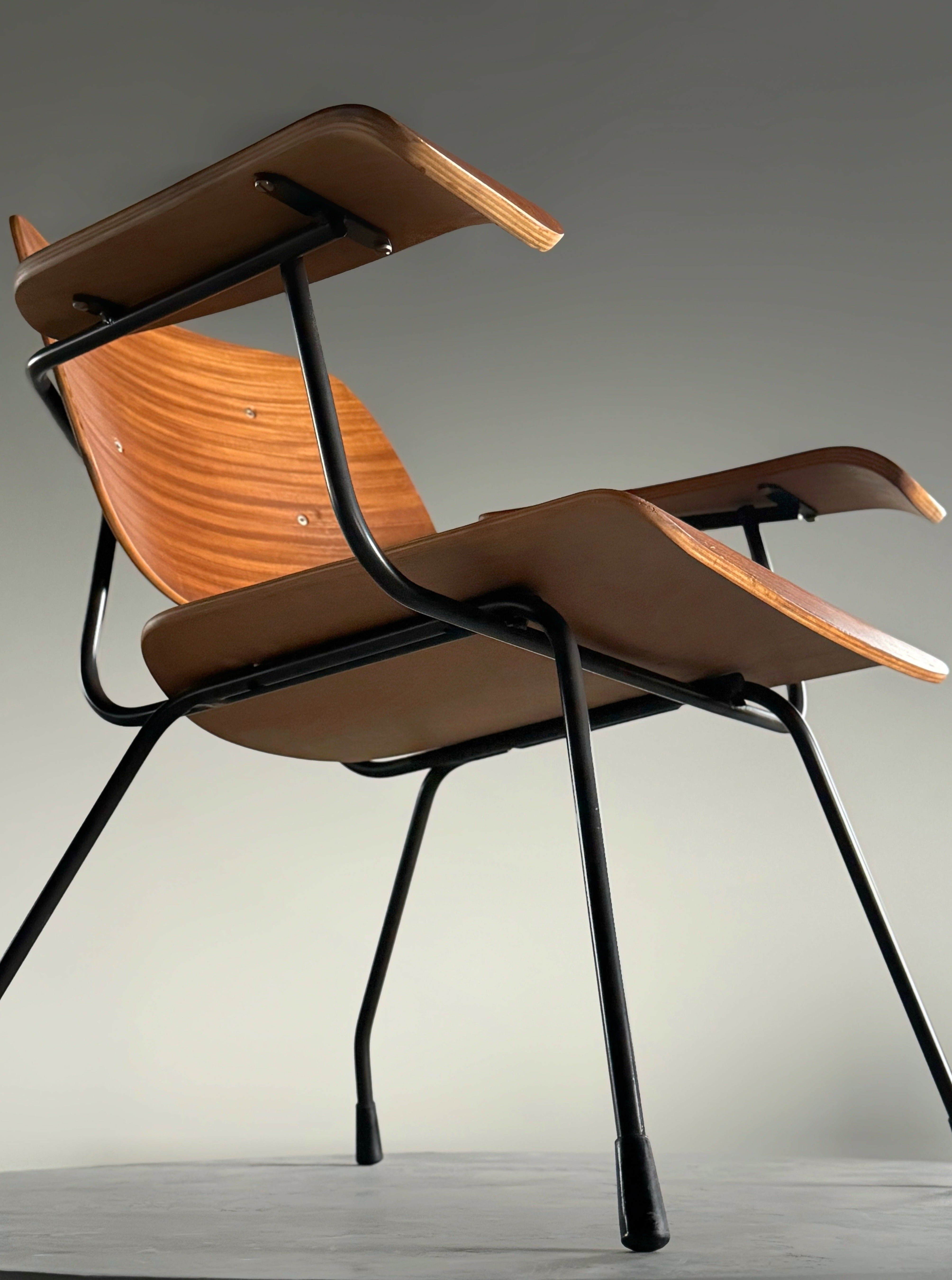 Model 8000 easy chair by Tjerk Reijenga