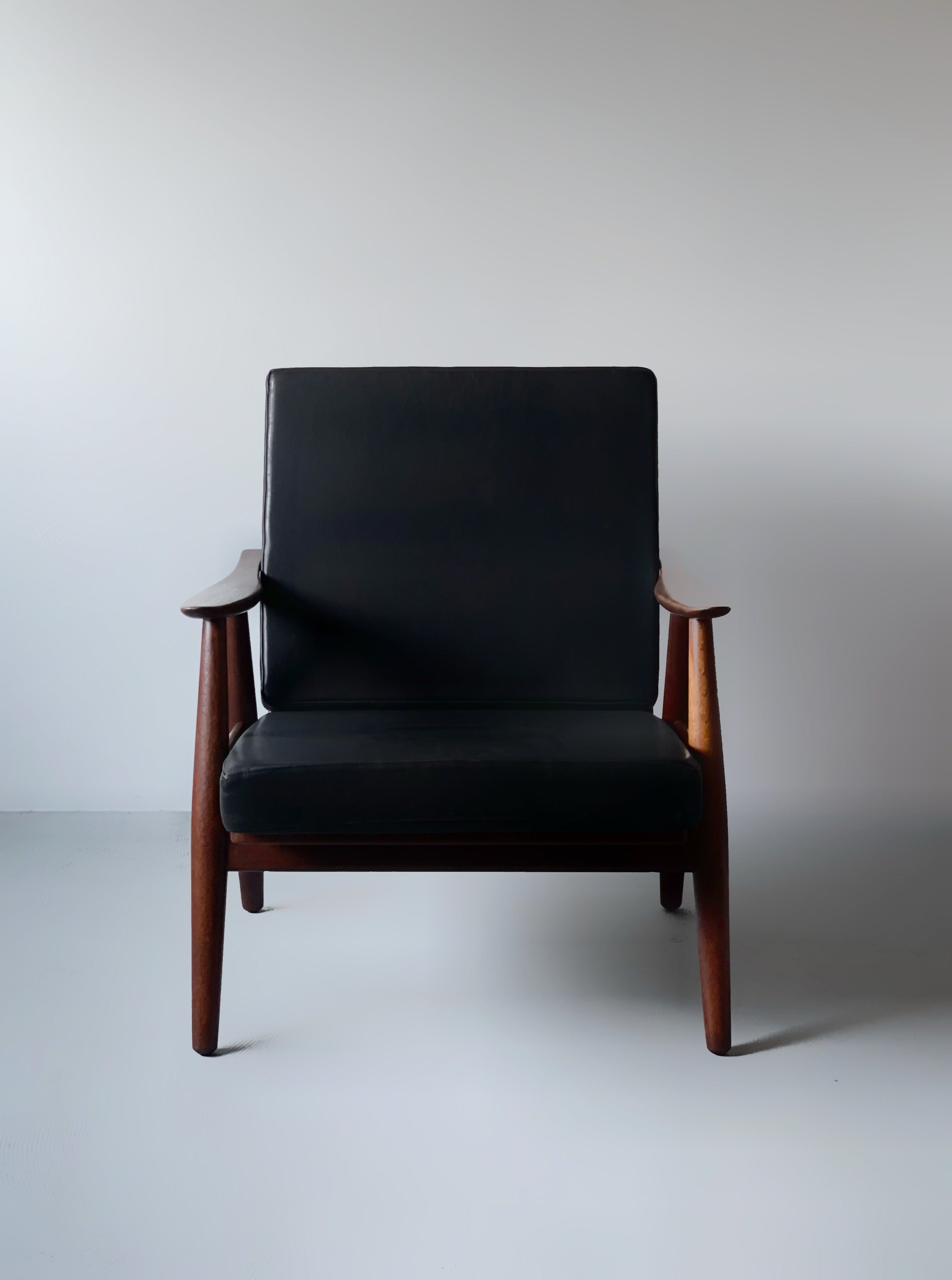 GE 270 lounge chair in teak by Hans J. Wegner