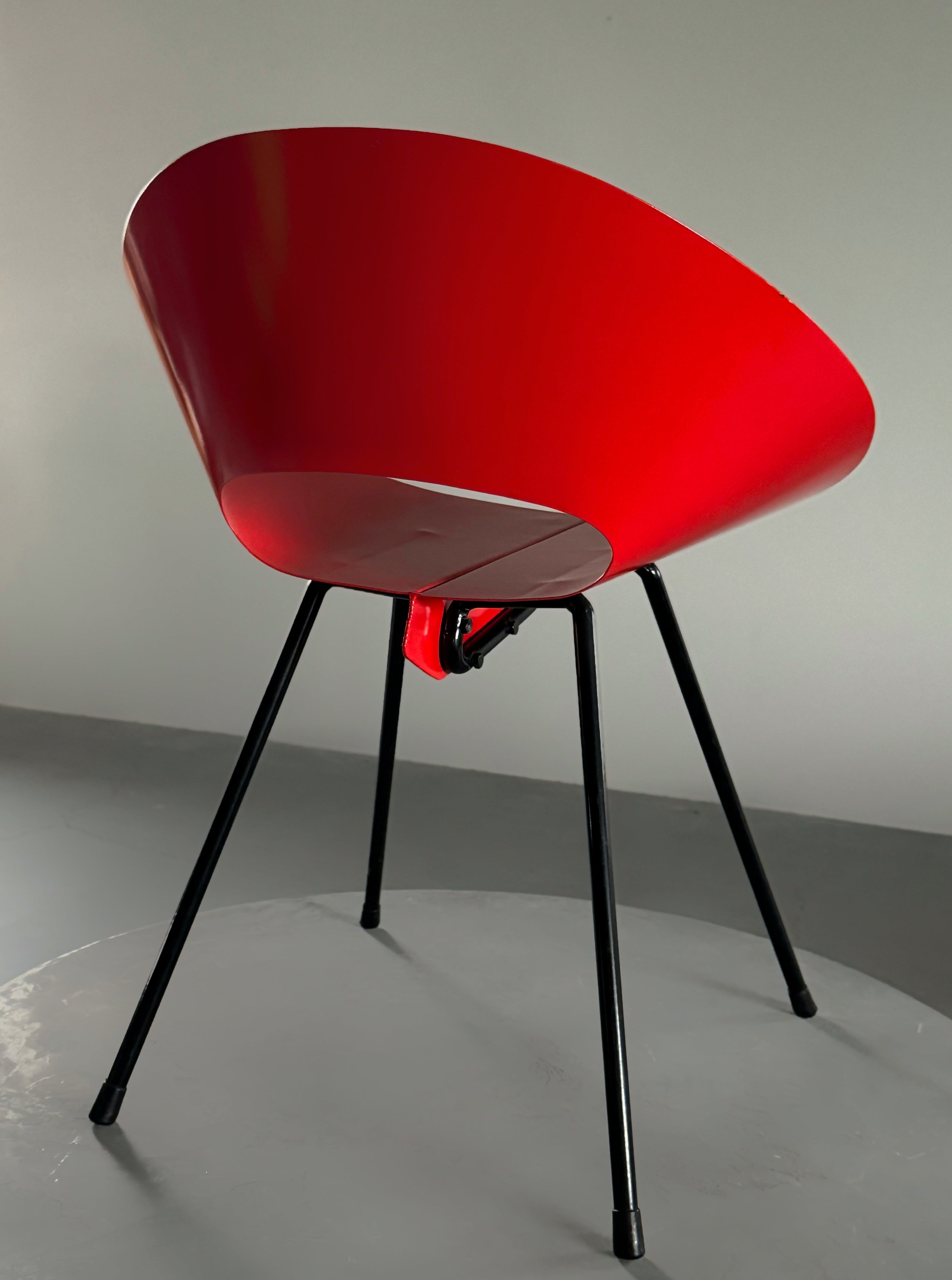 Model132 metal chair by Donald Knorr