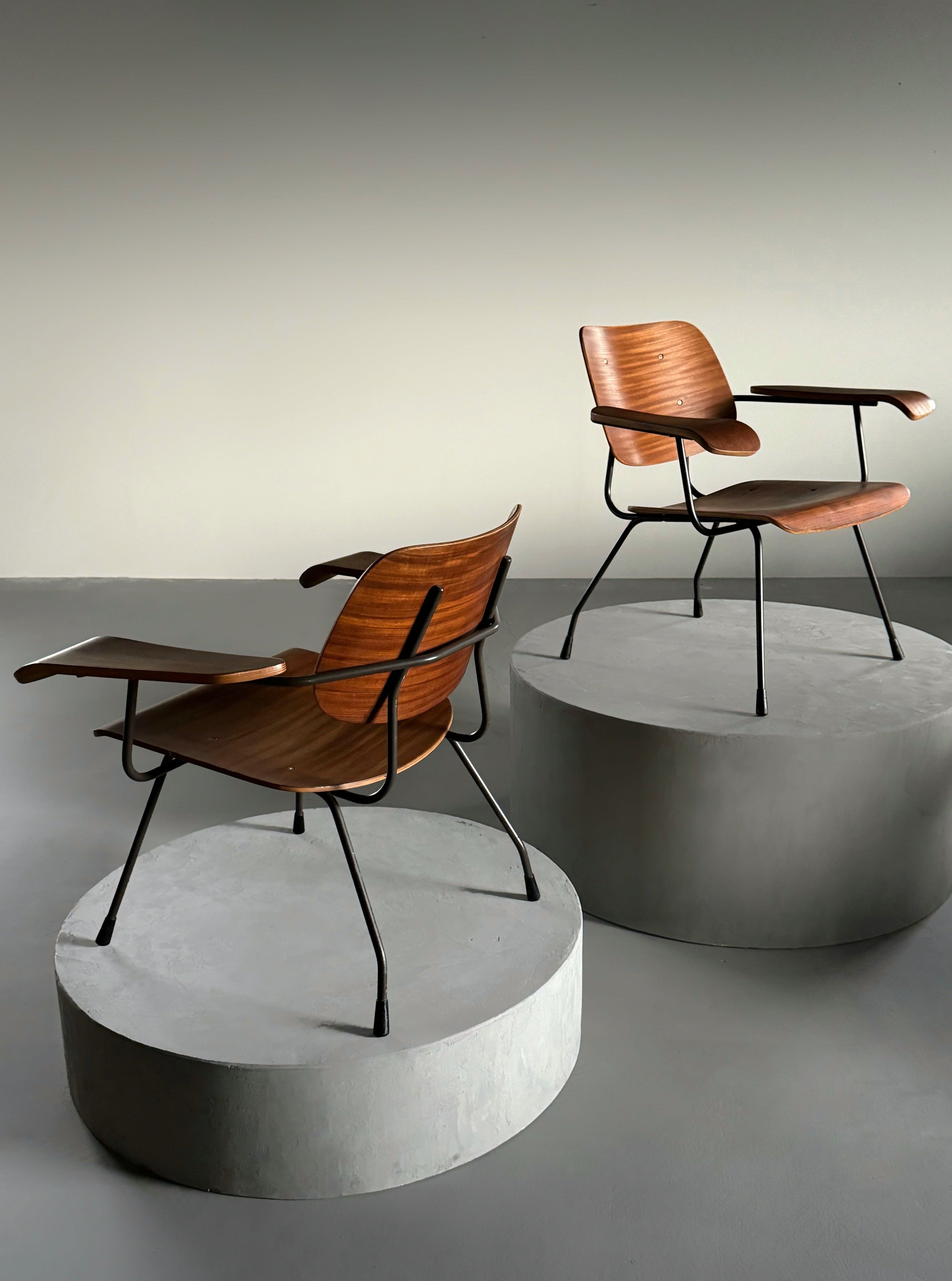 Model 8000 easy chair by Tjerk Reijenga