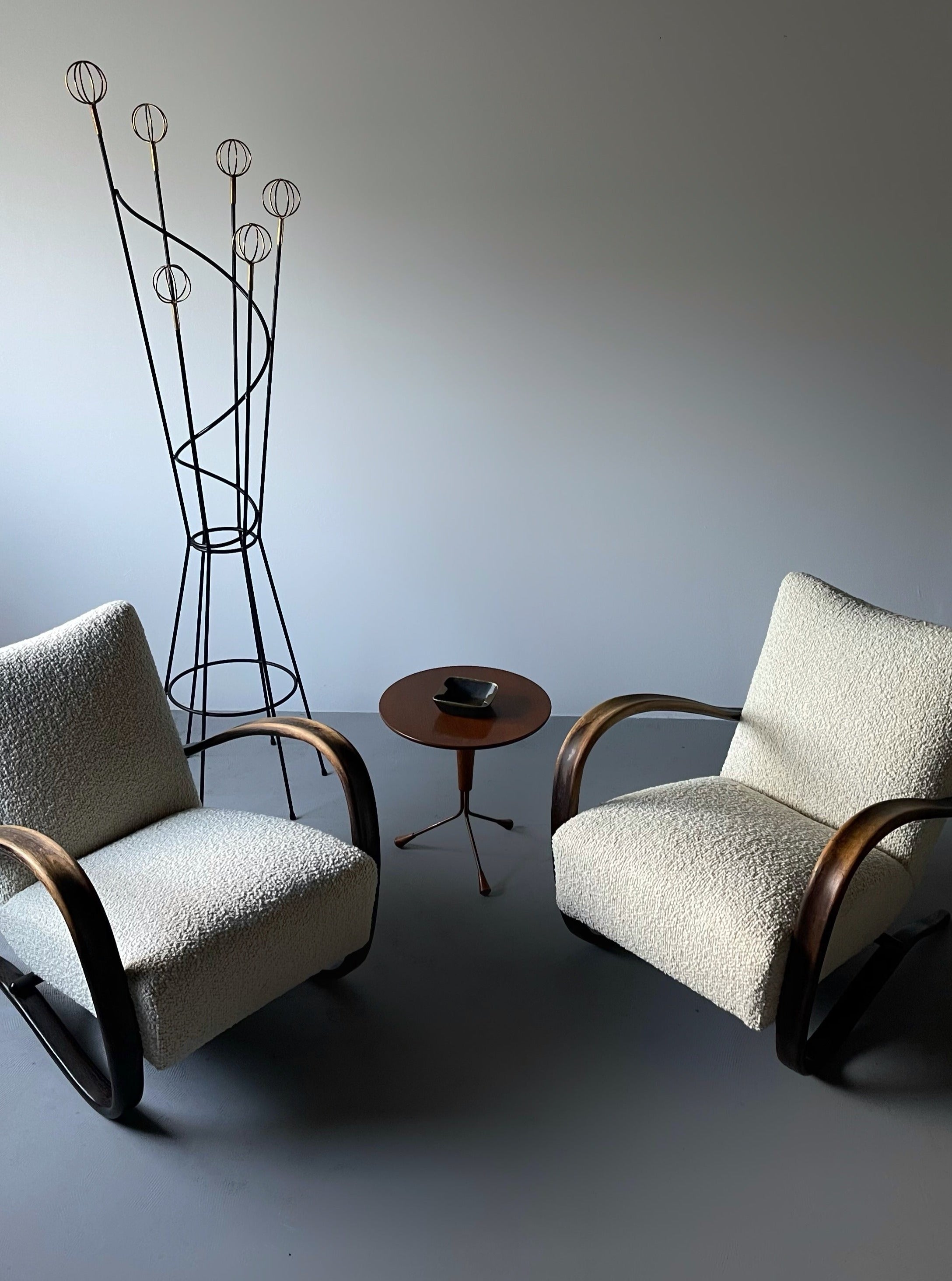 H269 lounge chair by Jindřich Halabala