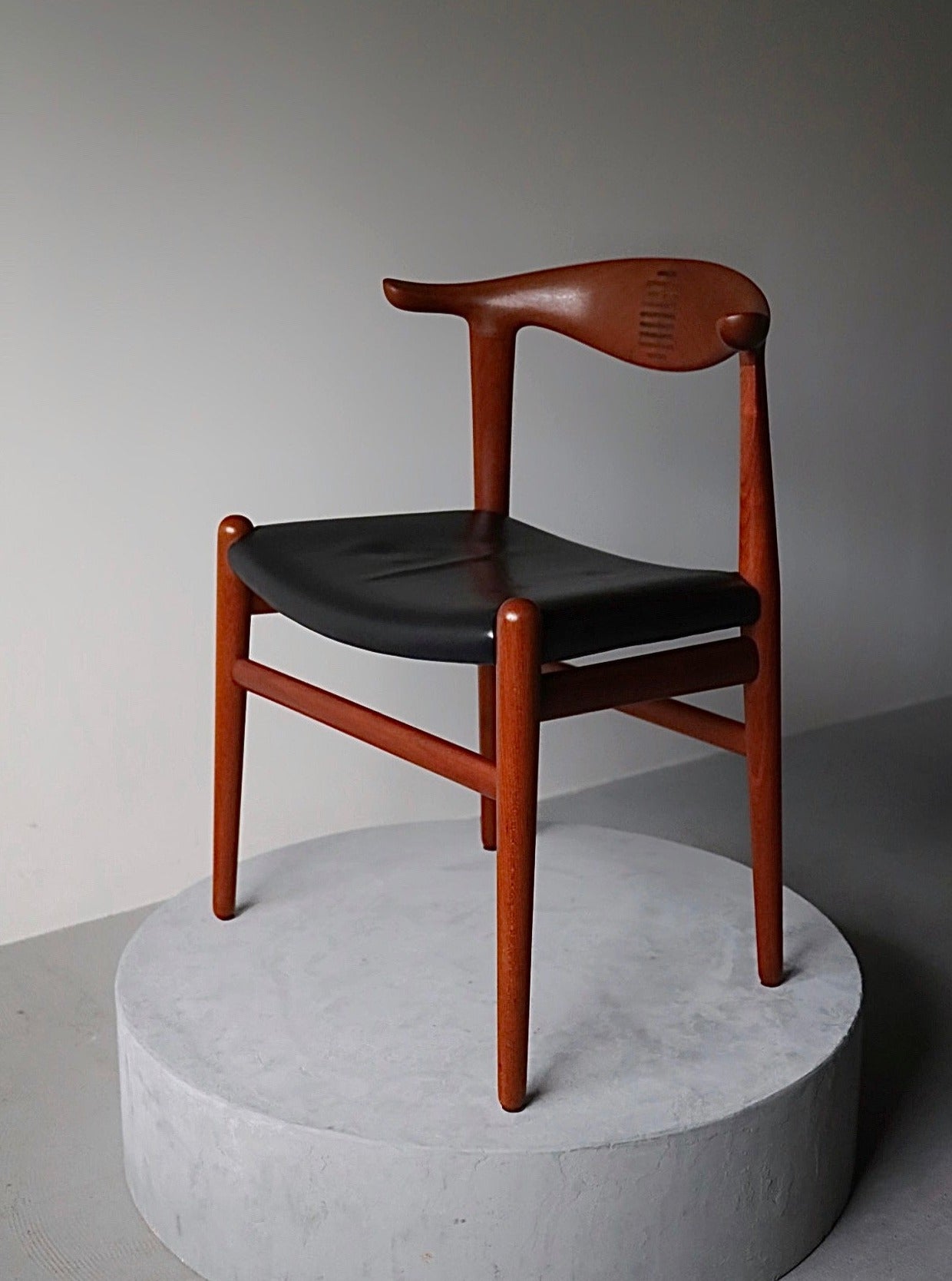 Cowhorn Chairs JH 505 by Hans J. Wegner