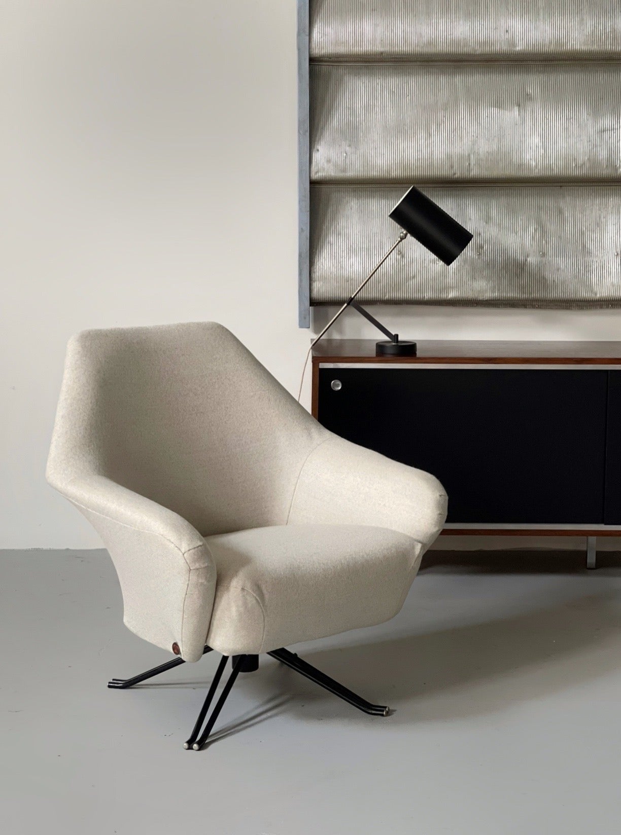 P32 Swivel Chair by Osvaldo Borsani for Tecno