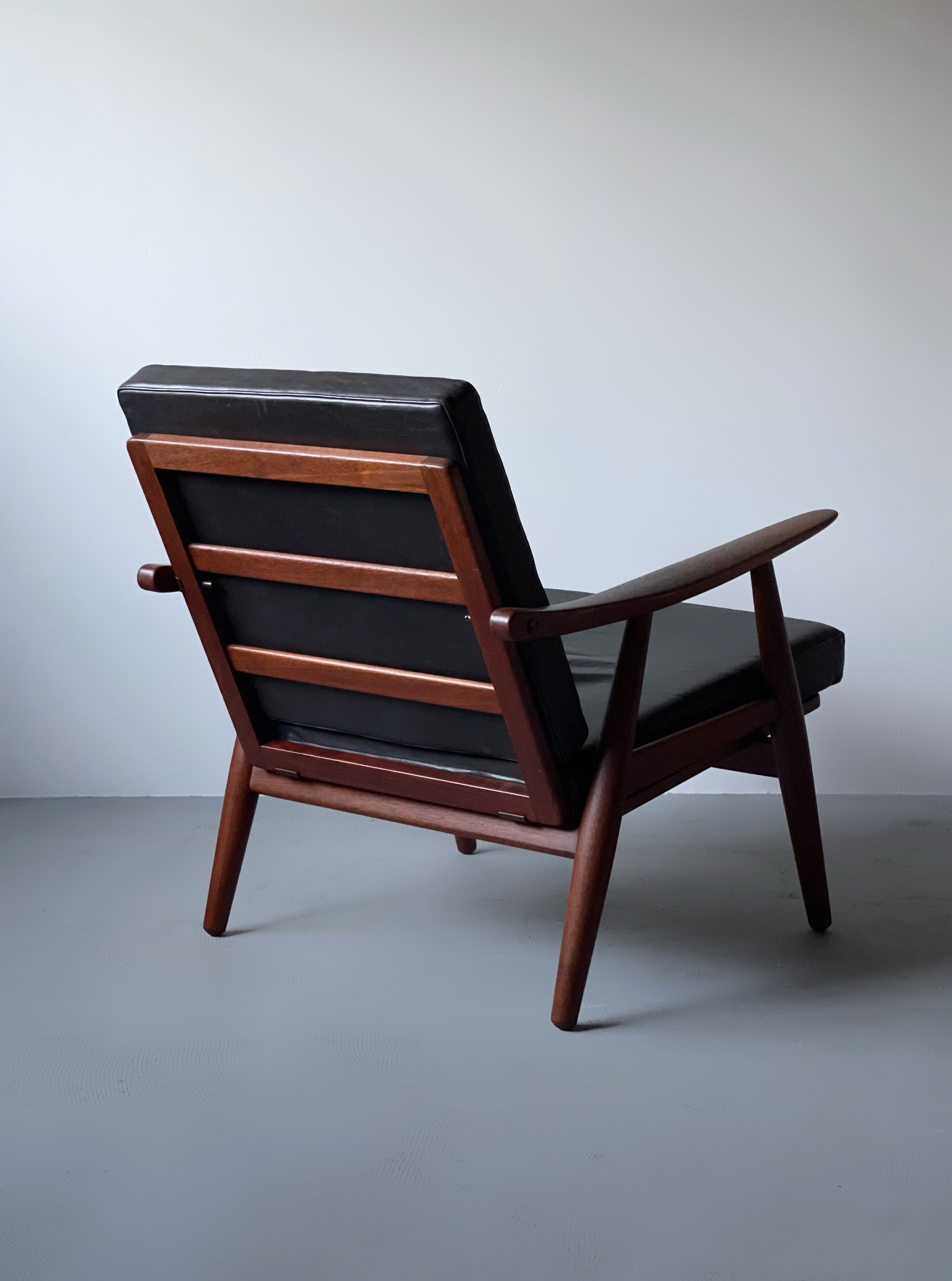 GE 270 lounge chair in teak by Hans J. Wegner