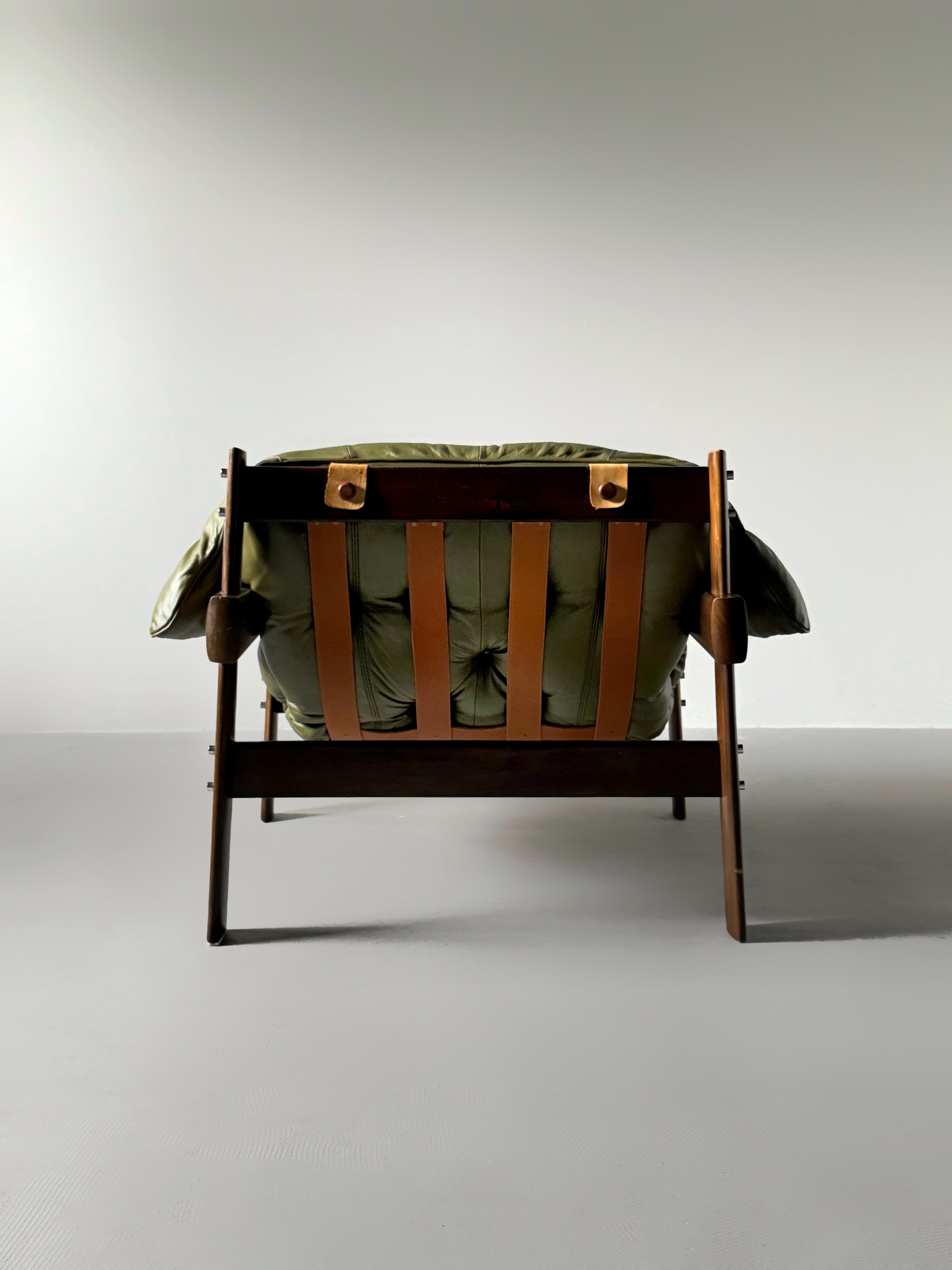 MP 41 Lounge Chair by Percival Lafer