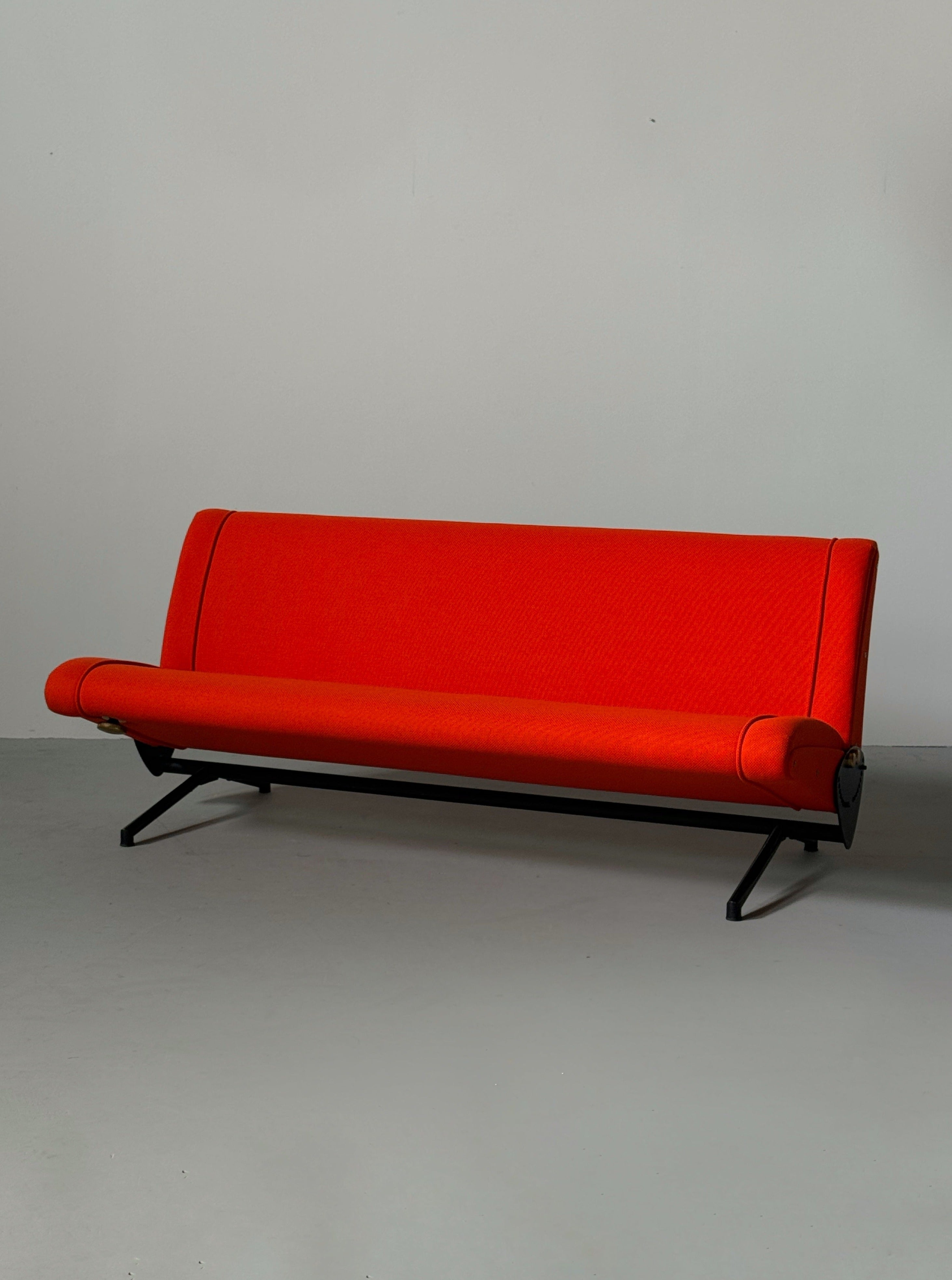 Sofa model D70 by Osvaldo Borsani for Tecno, Italy