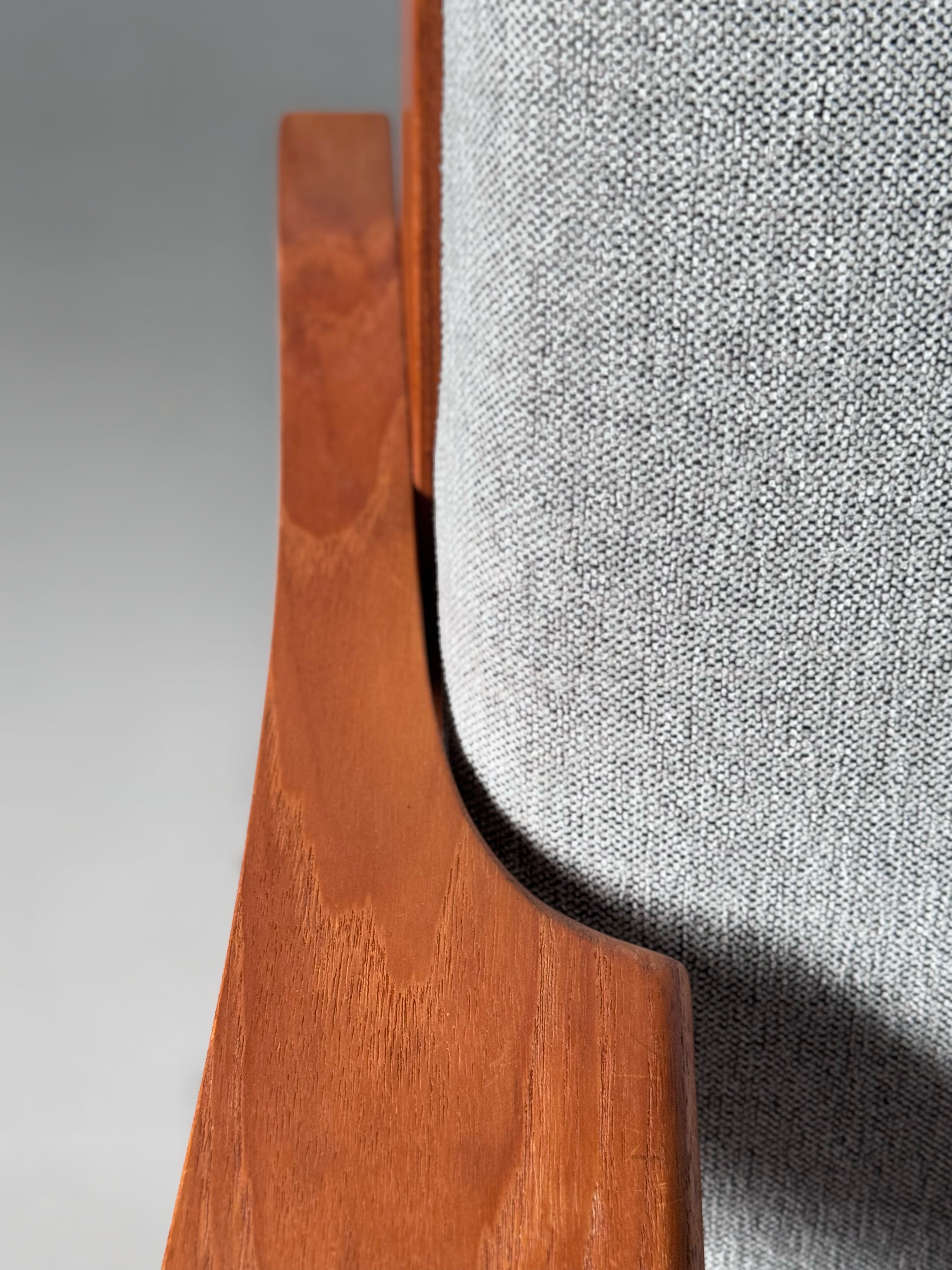 GE-375 3seater byHans J. Wegner