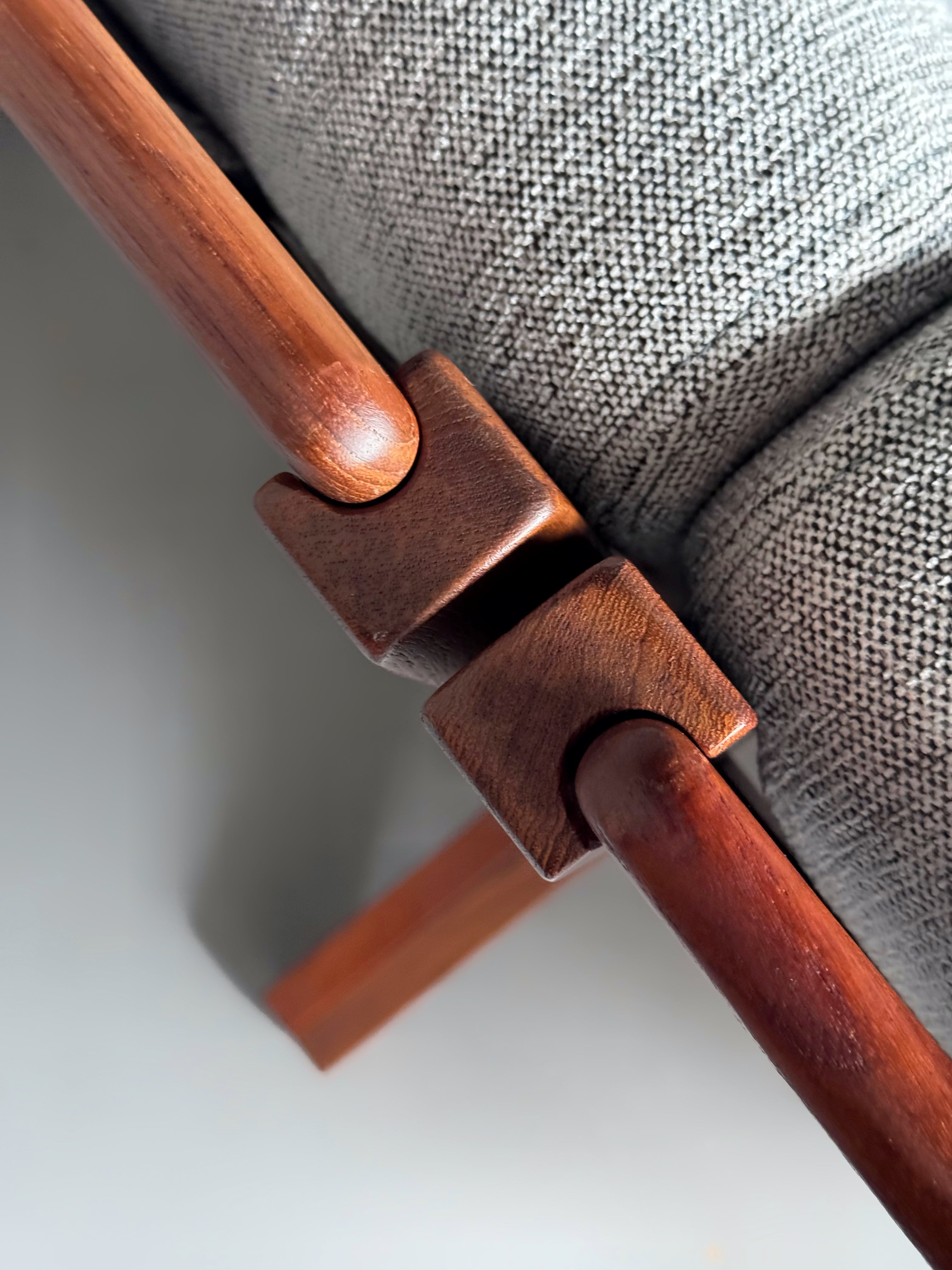 GE-375 3seater byHans J. Wegner