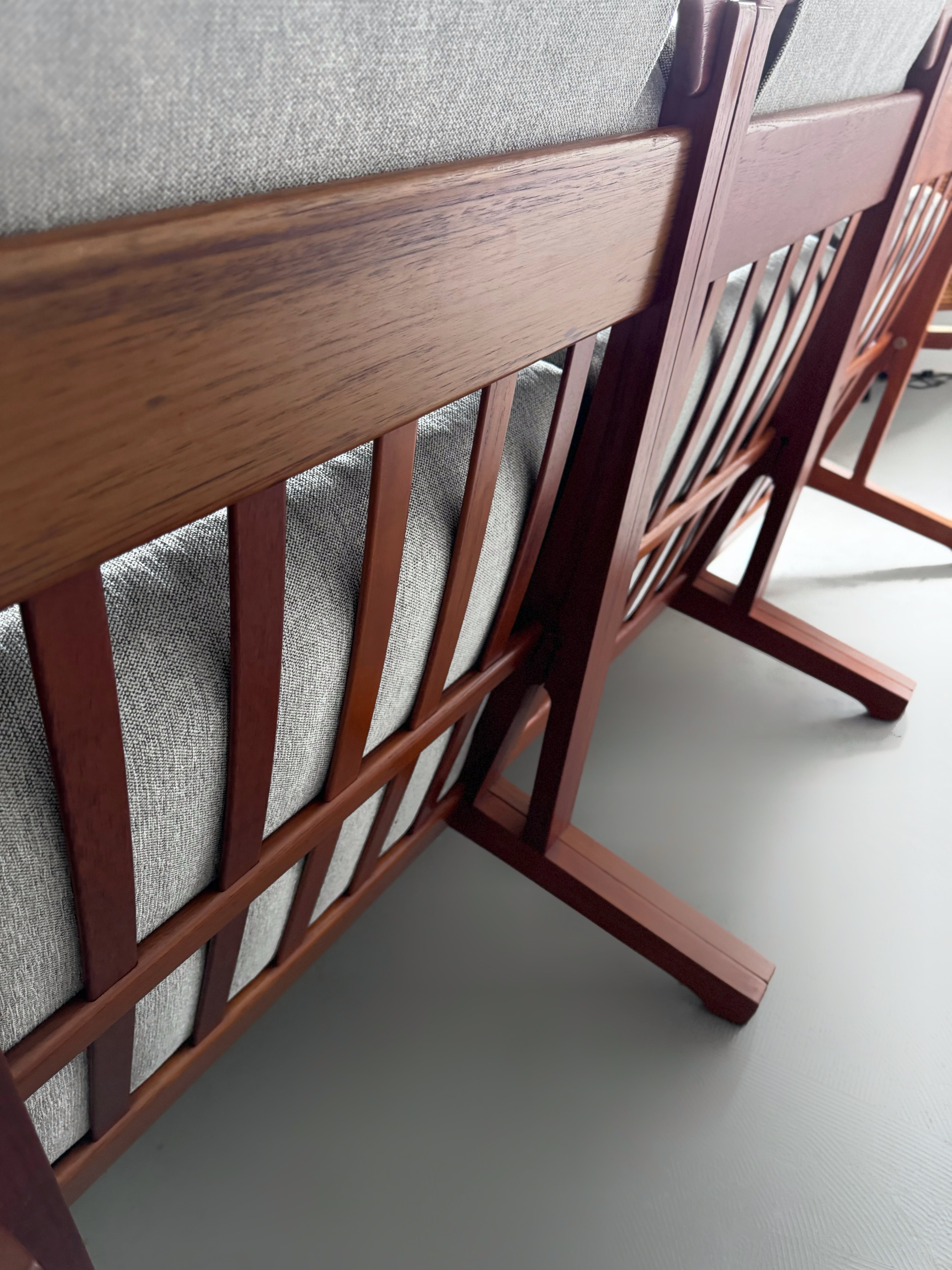 GE-375 3seater byHans J. Wegner