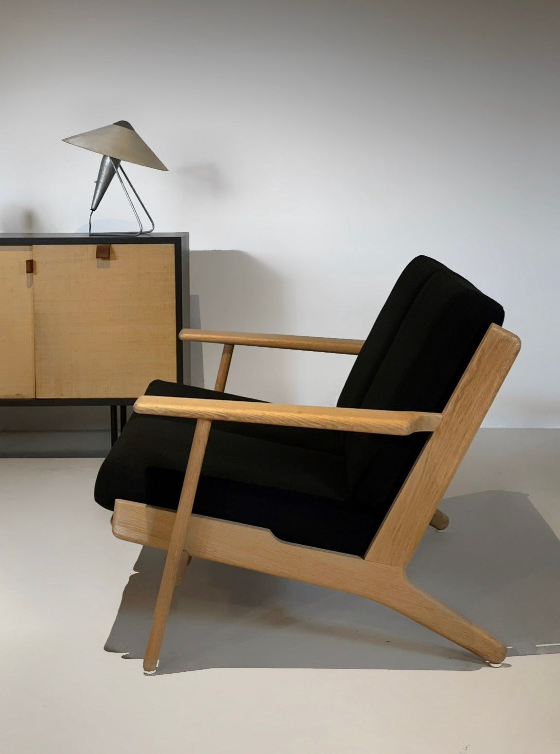 GE290 sofa in oak by Hans J. Wegner